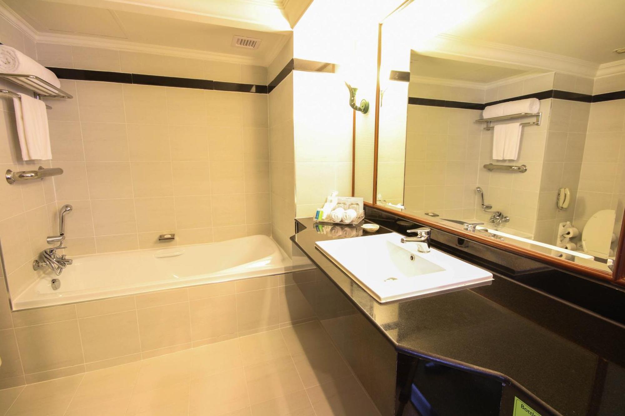 Junior Suite 2 Single Beds 65 Sqm Sofa Living Area Wifi Executive Lounge Tv Desk
