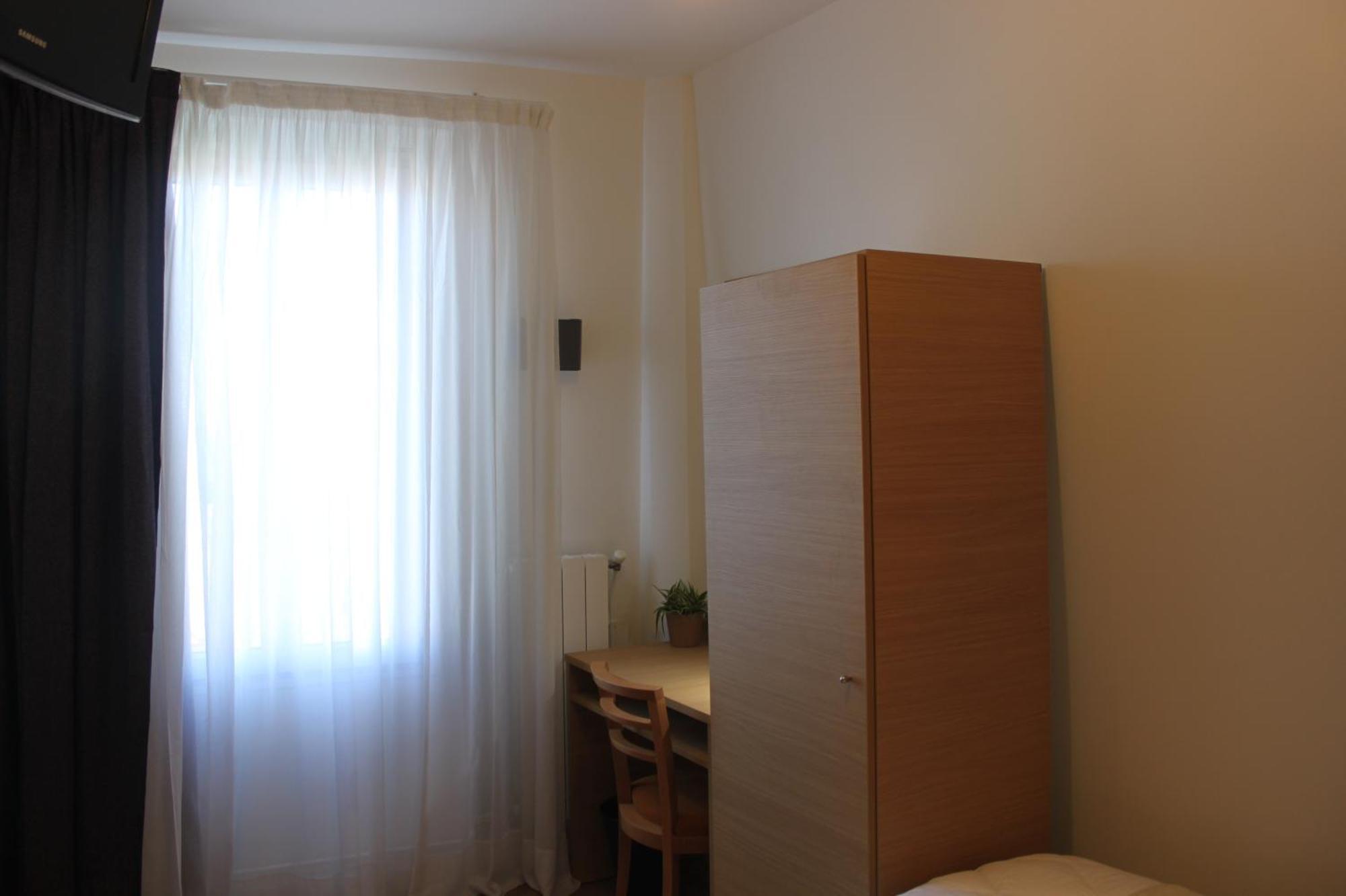 Standaard Tweepersoonskamer met Gedeelde Badkamer en Toilet