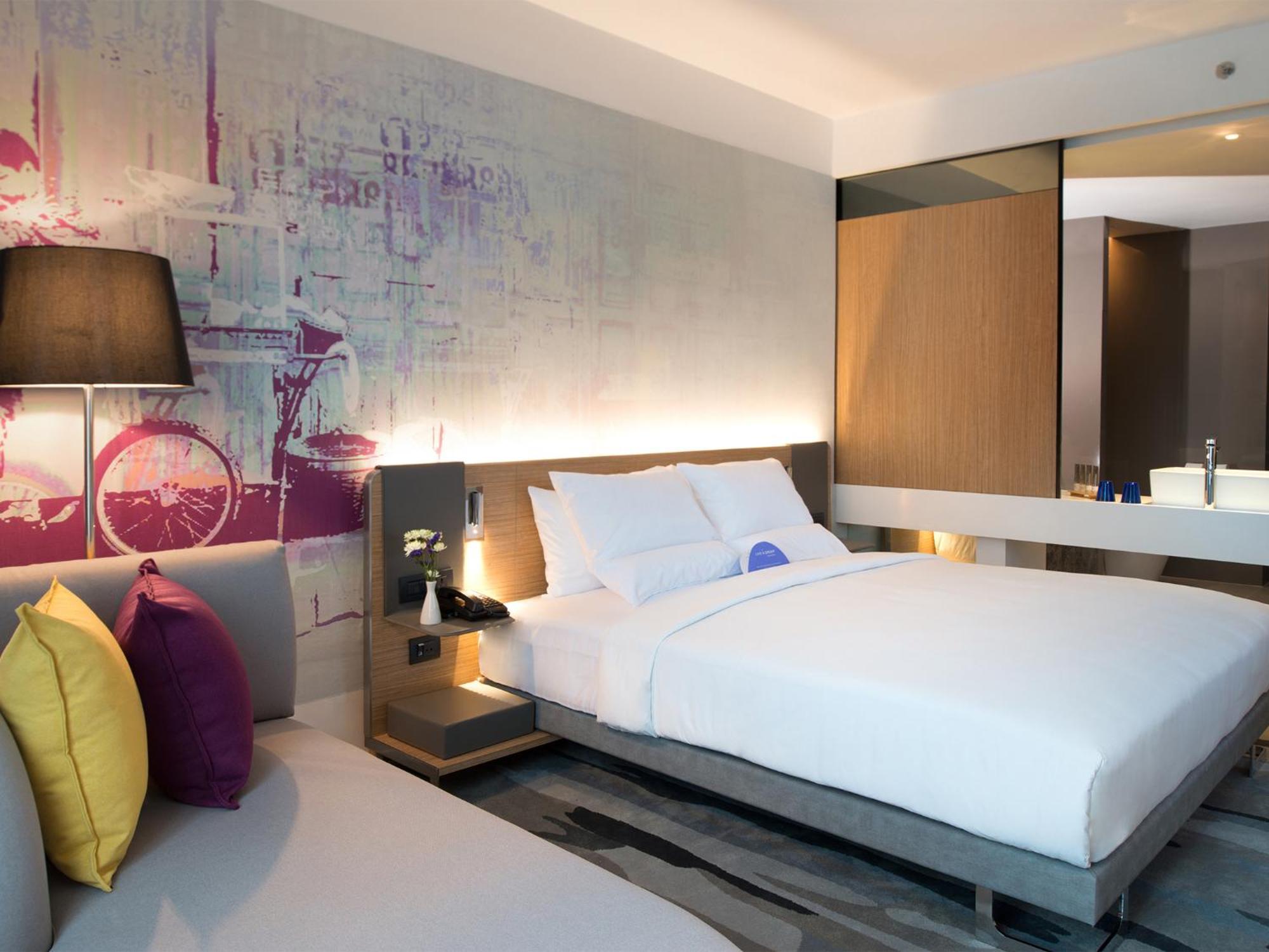 Grand Deluxe King Room Bathtub
