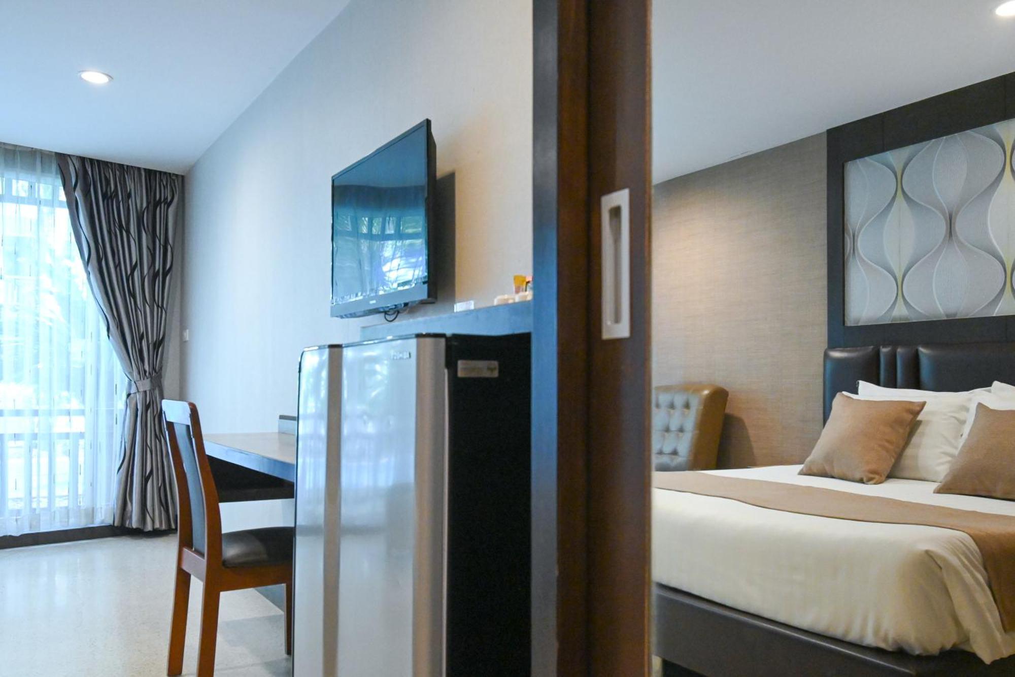 Deluxe Poolside Double Room