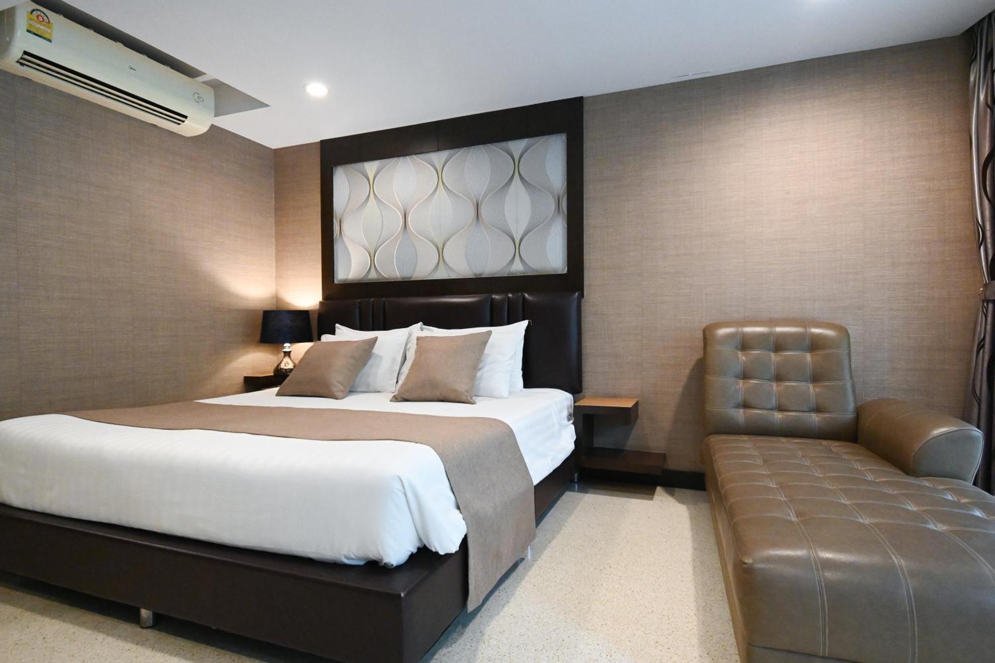 Deluxe Poolside Double Room