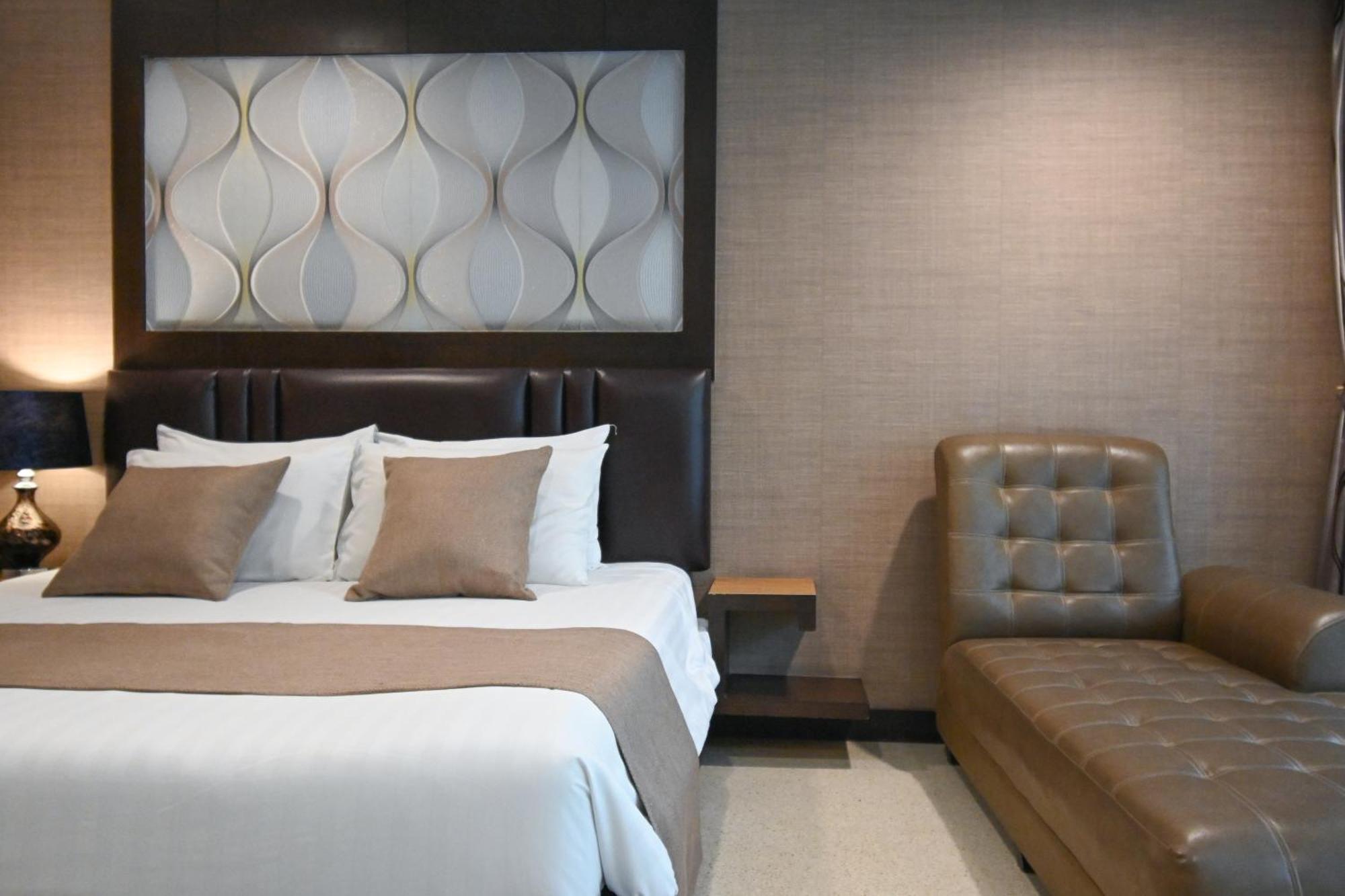 Deluxe Poolside Double Room