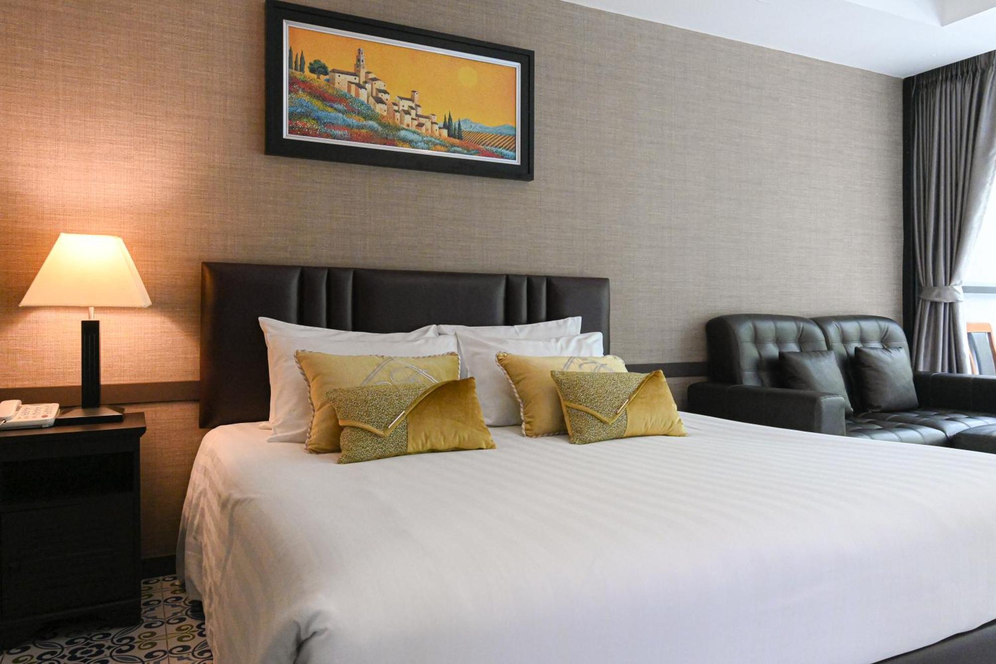 Deluxe Double or Twin Room Pool View