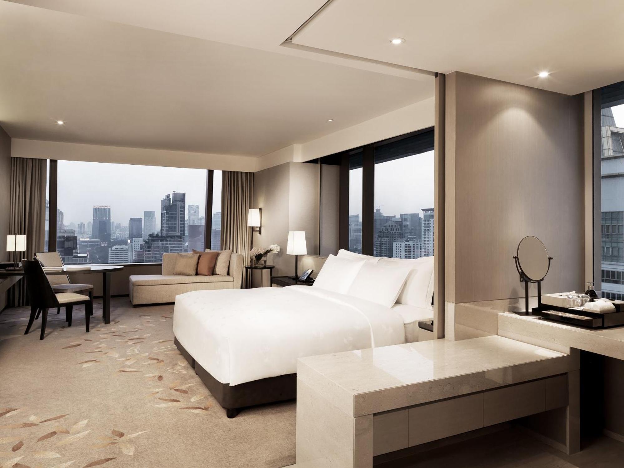 Deluxe Corner Twin room panoramic view