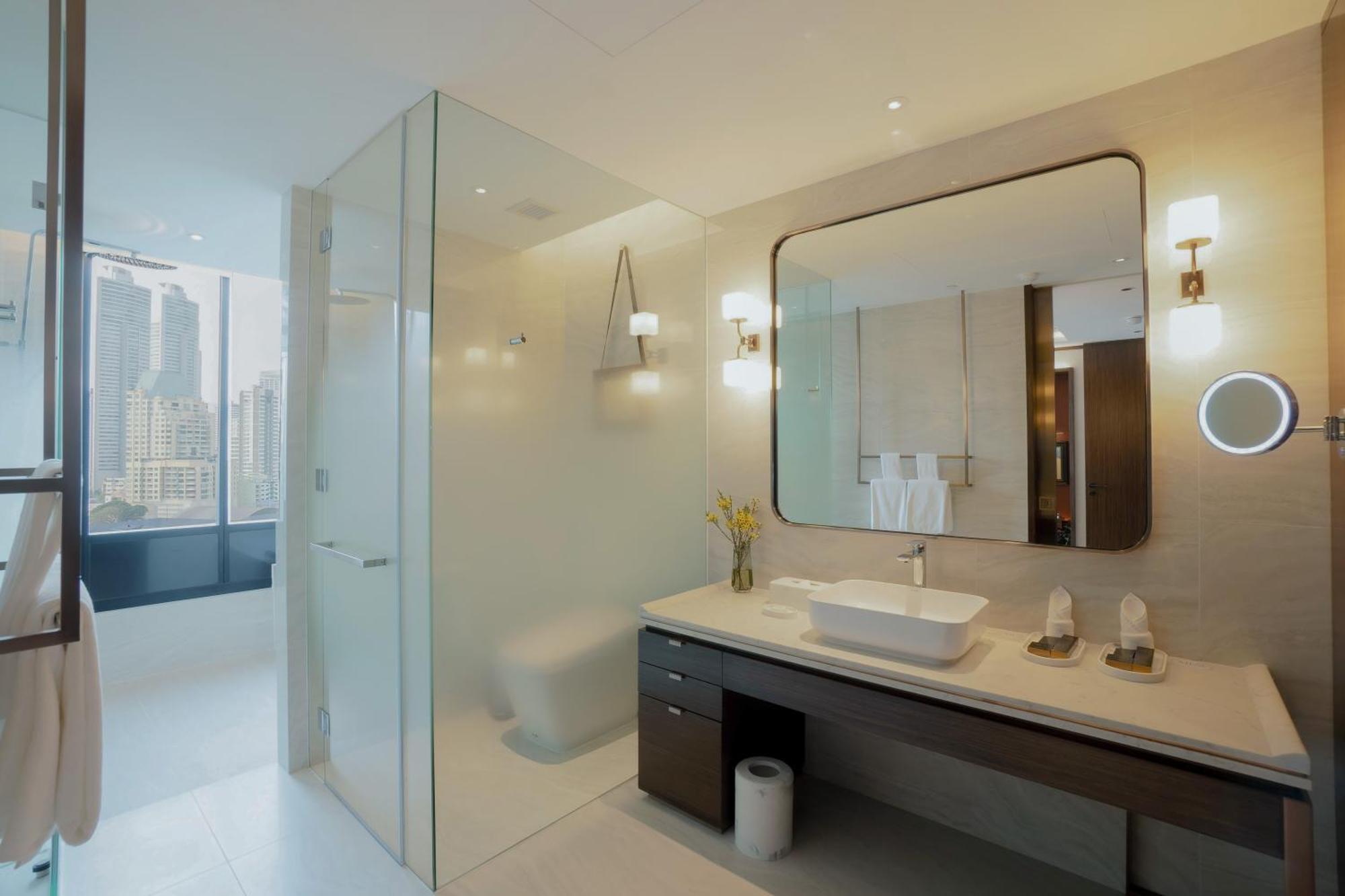 Satin Corner Suite One-Bedroom