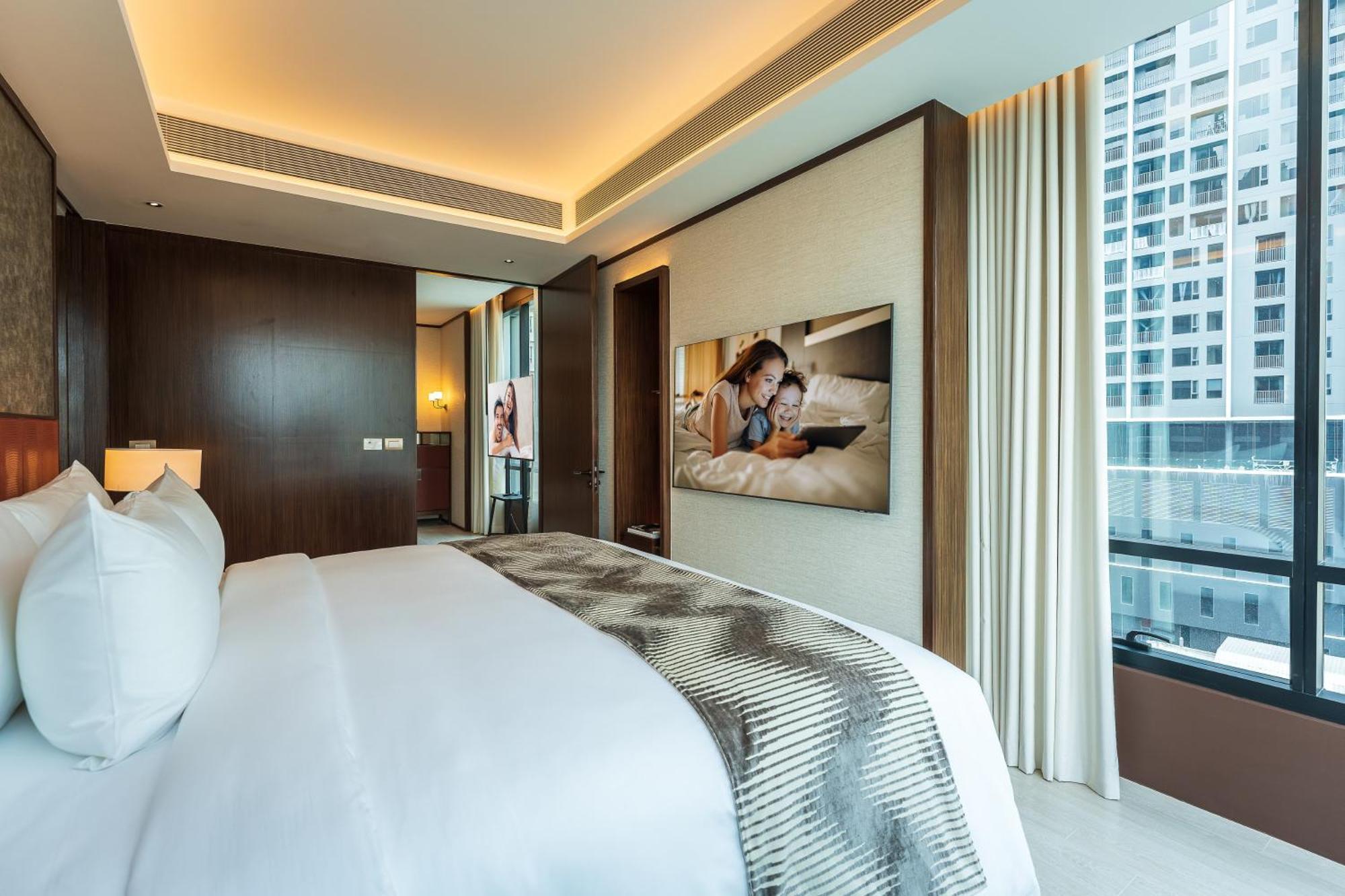 Satin Corner Suite One-Bedroom