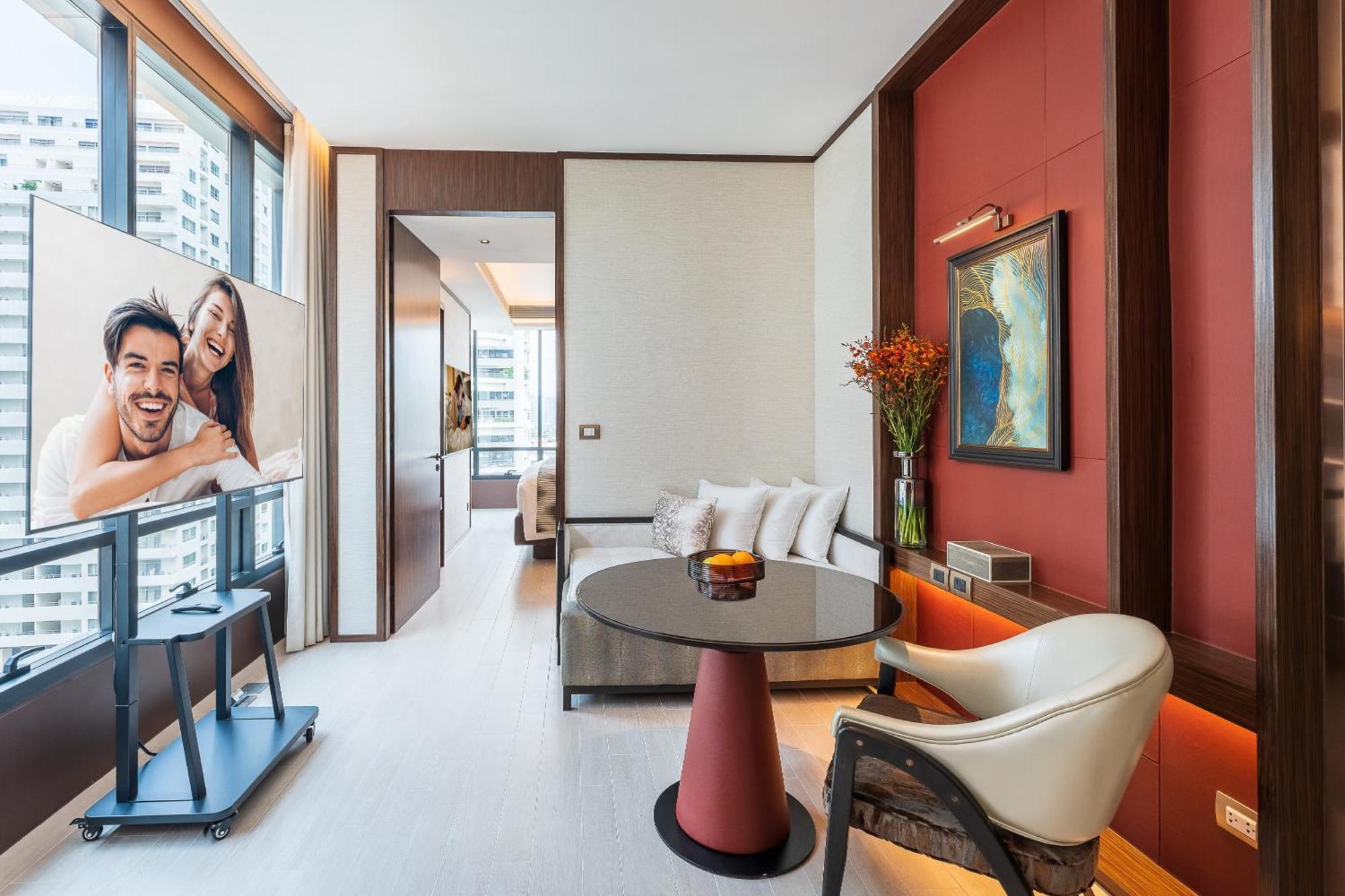 Satin Corner Suite One-Bedroom