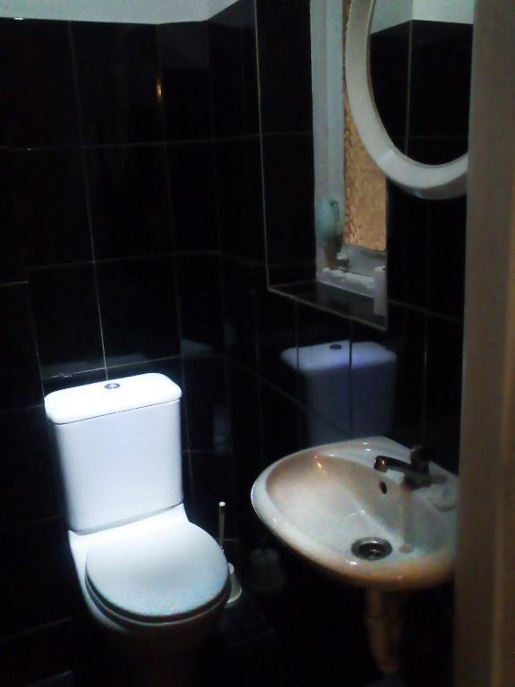 Standaard Tweepersoonskamer met 2 Aparte Bedden - Gedeelde Badkamer