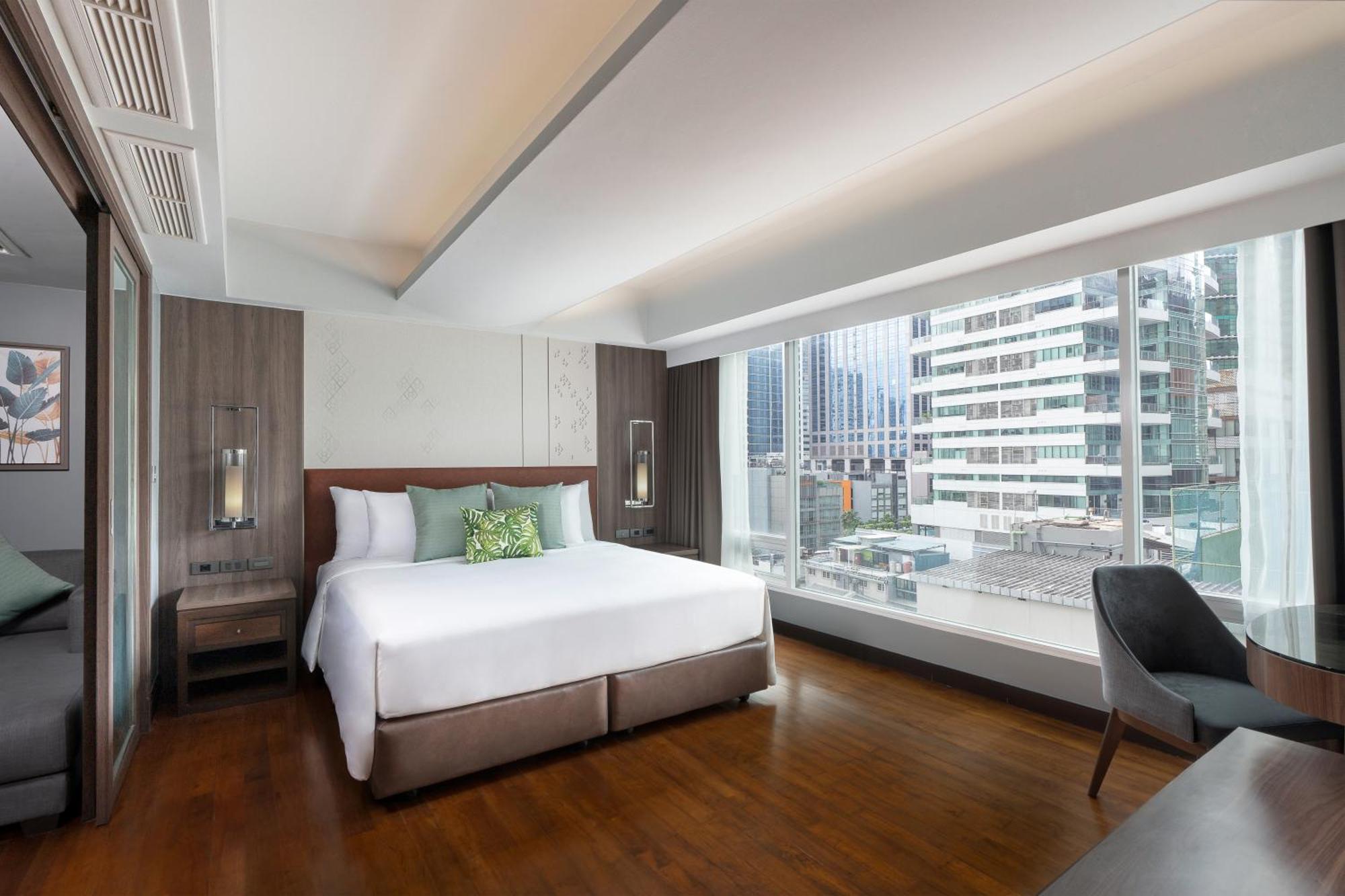 Deluxe One-Bedroom Apartment One King Bed Balcony
