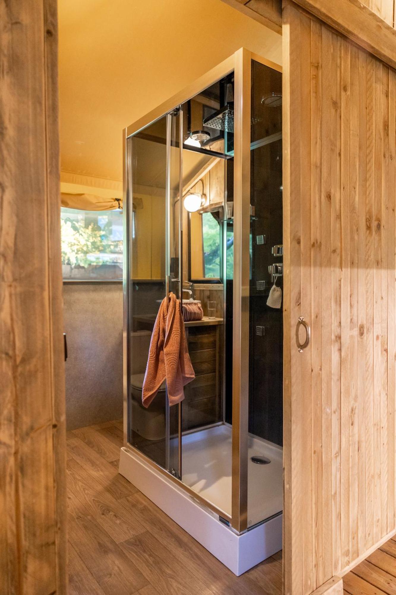 Tent,1646389203:JPEG