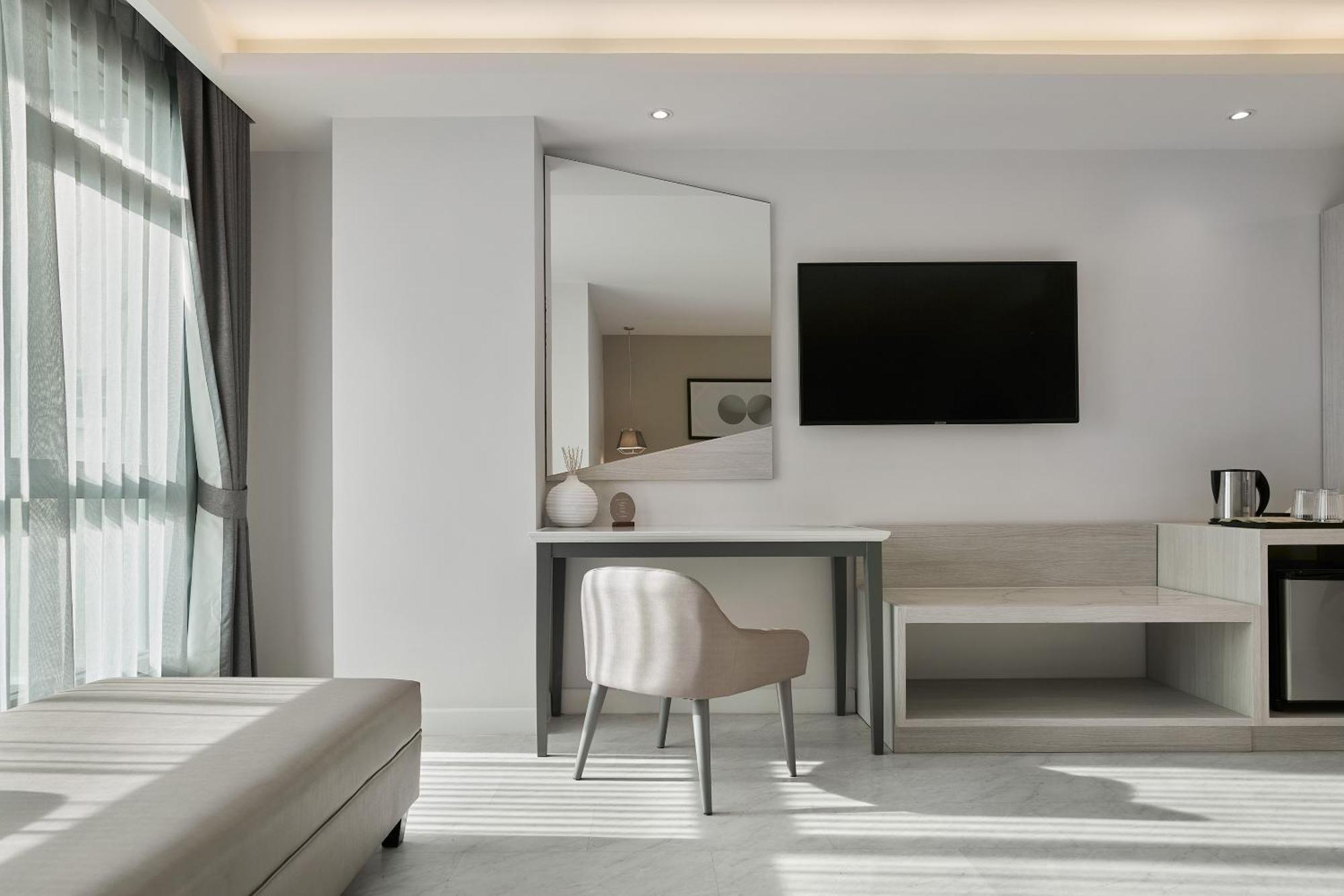 Deluxe Premier Double Room city view