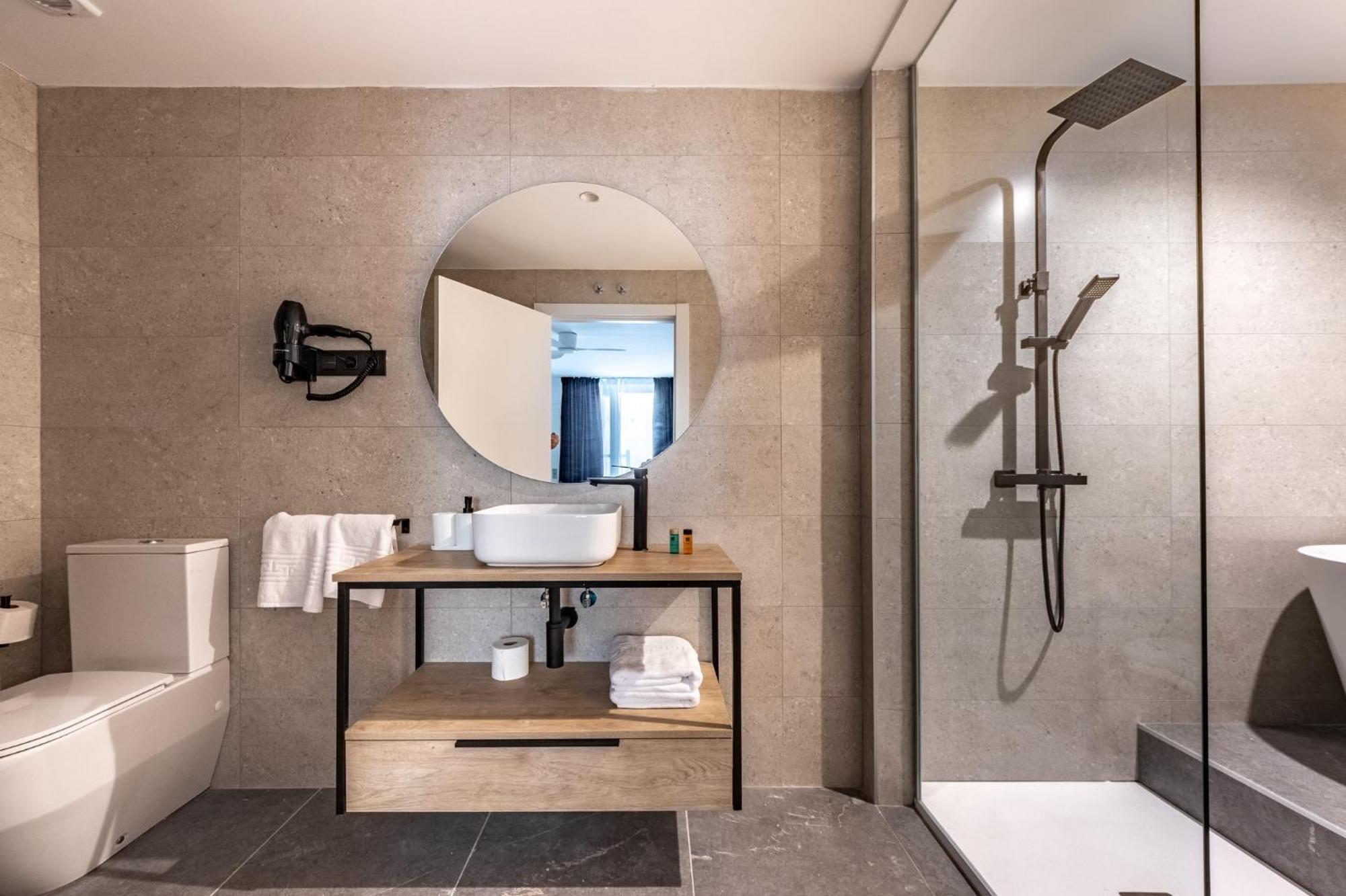 Deluxe Double Room Bath