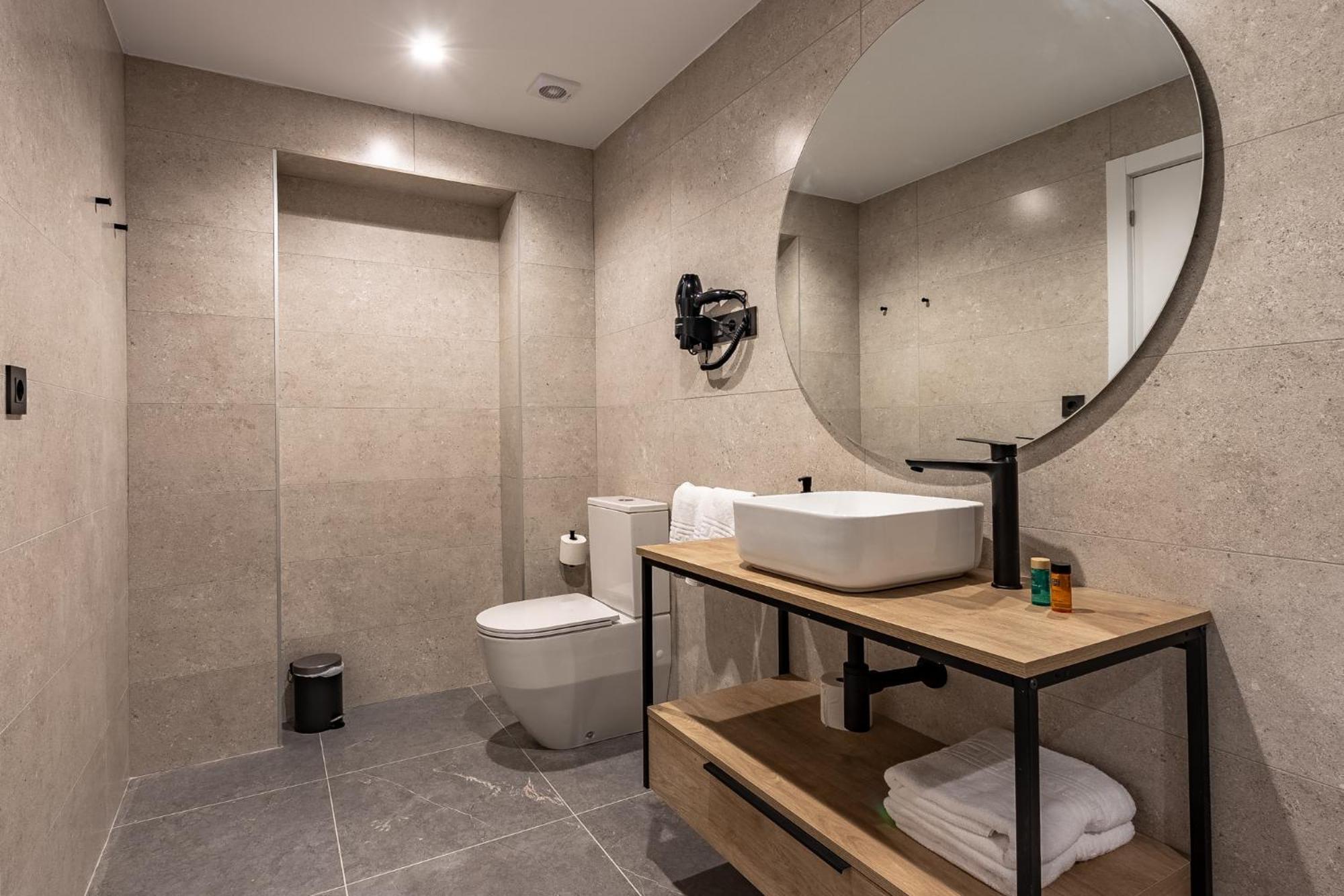 Deluxe Double Room Bath