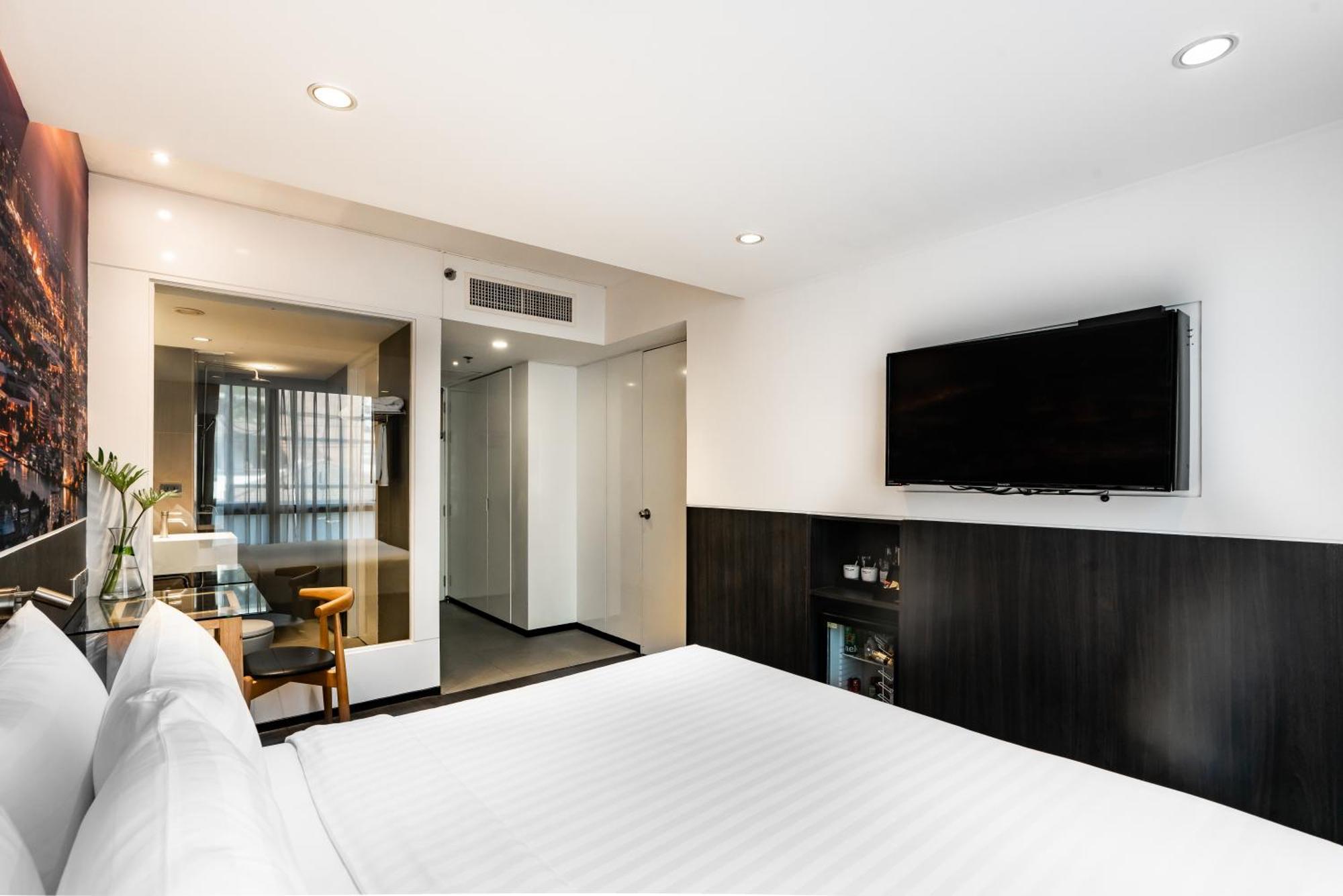 Deluxe Room Pool View