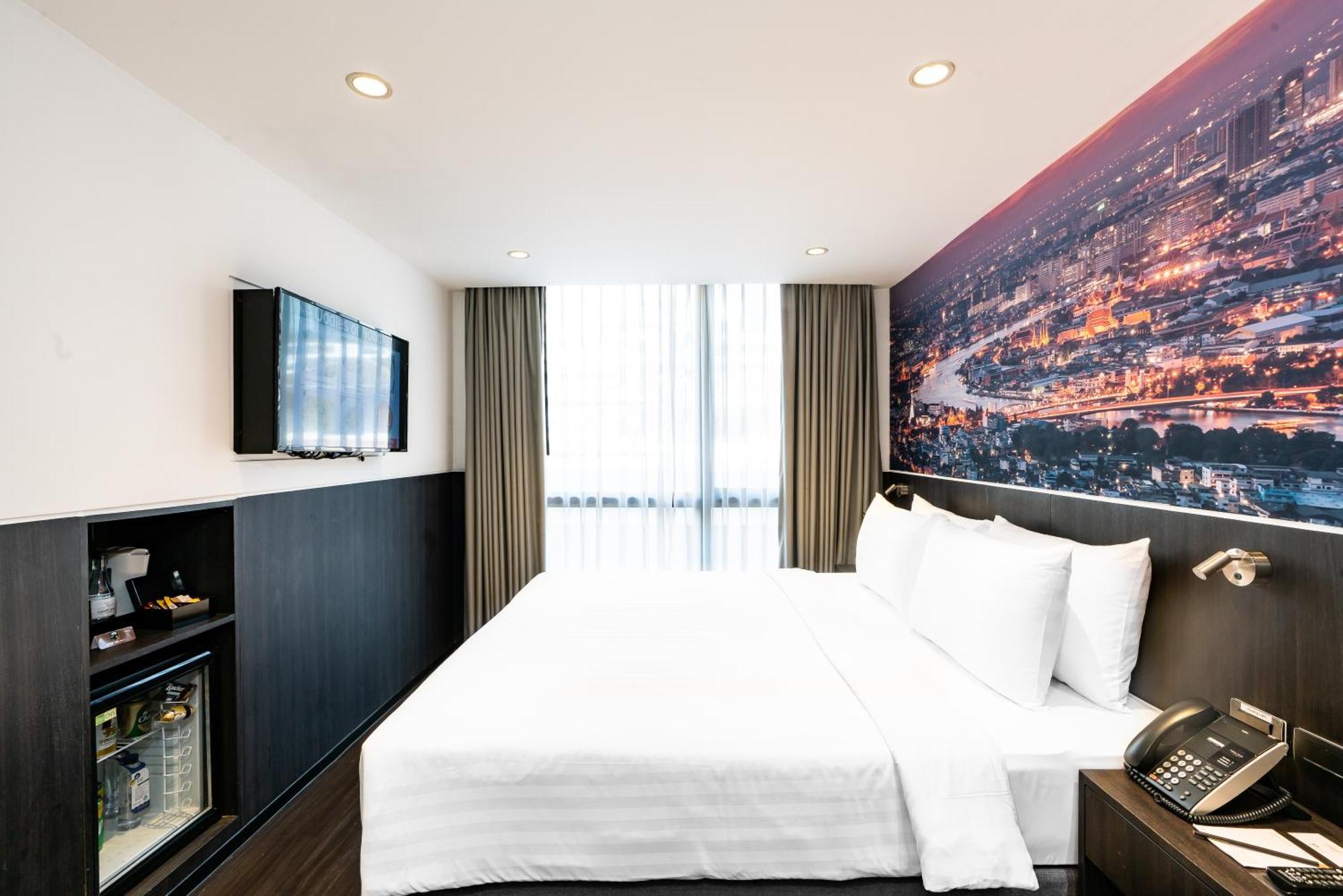 Deluxe Room Pool View