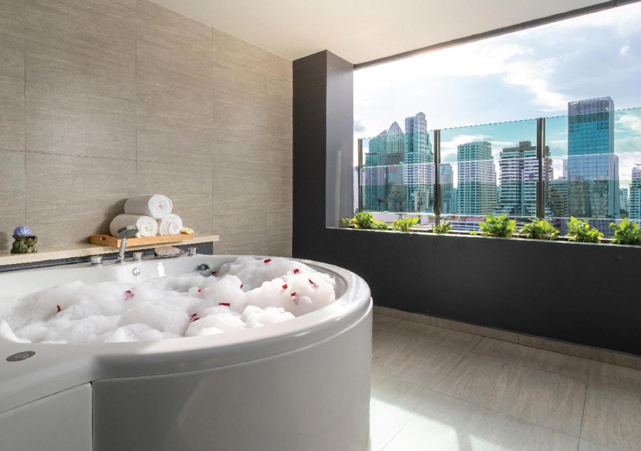 Grand Jacuzzi Suite Balcony High Floors