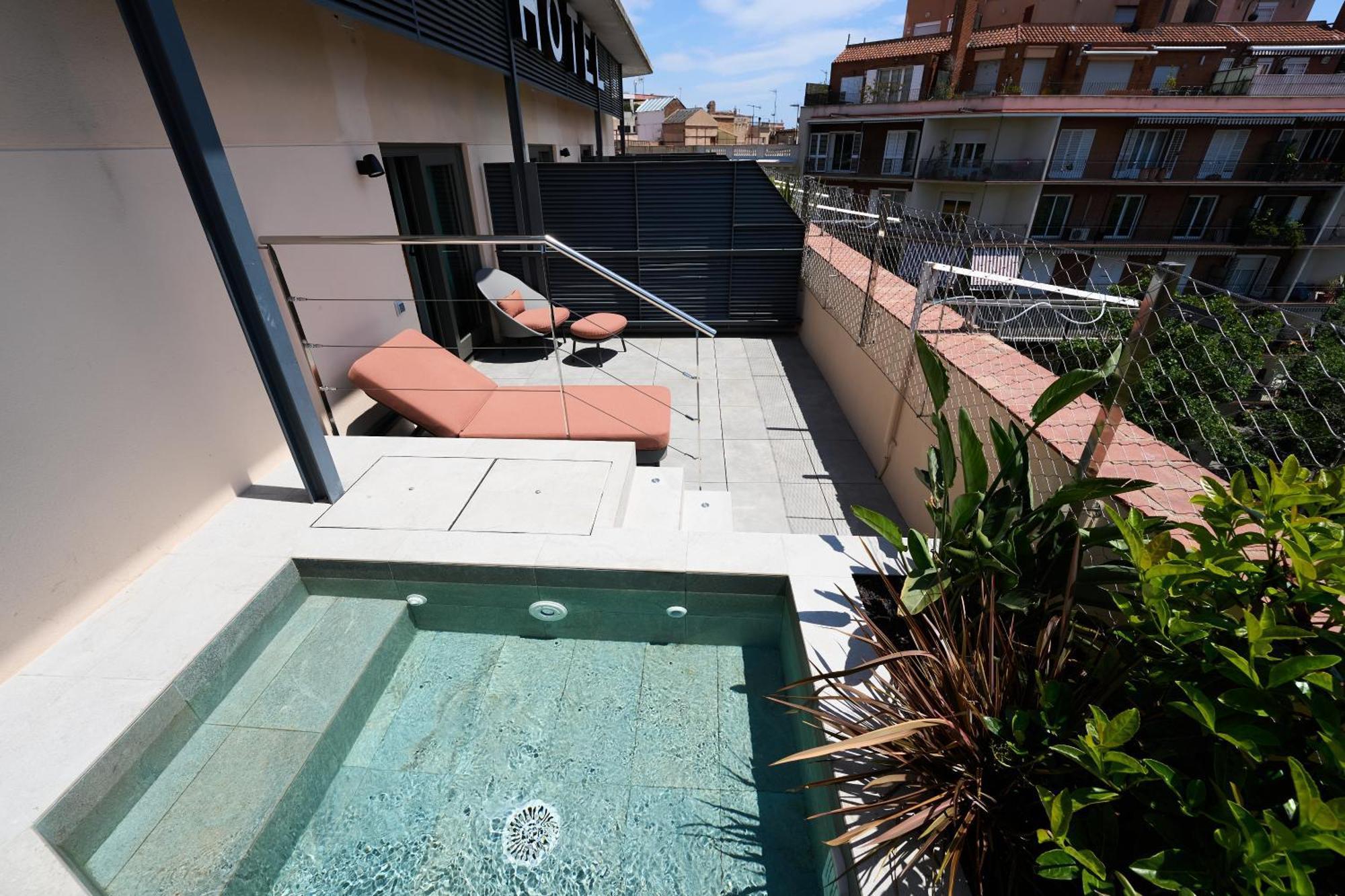 Deluxe Tweepersoonskamer met Privézwembad - Urban Pool