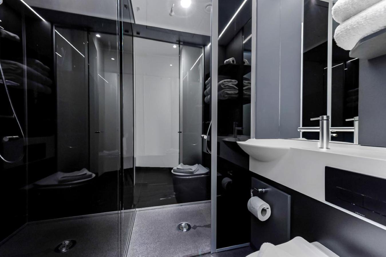Z Kamer met Queensize Bed - Binnenkant (Geen Raam)