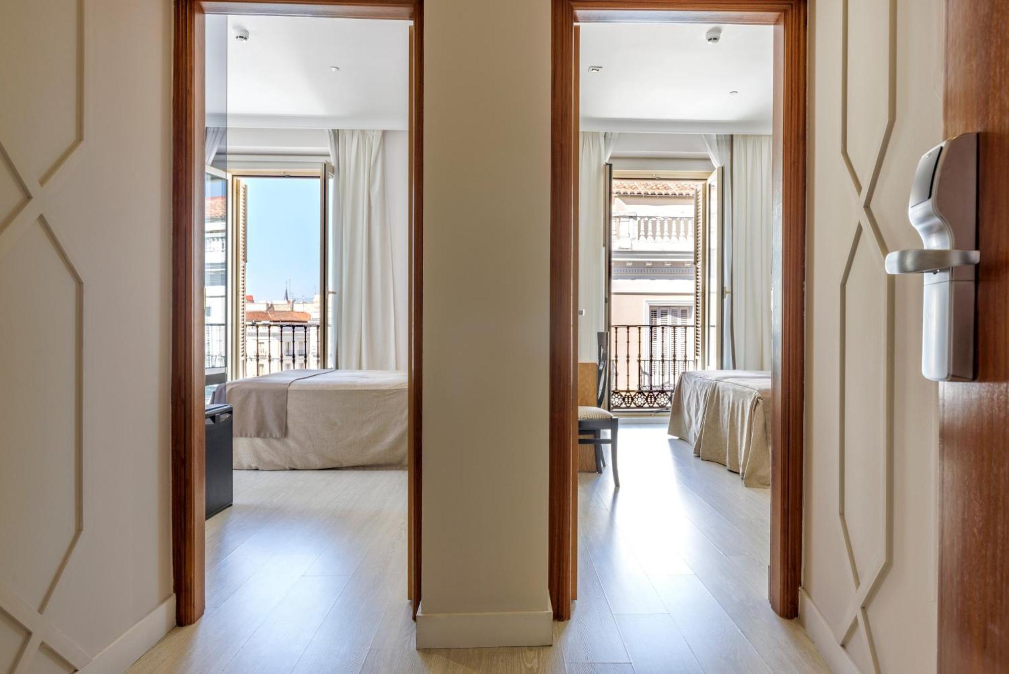 Two Connecting Double Rooms Puerta del Sol View