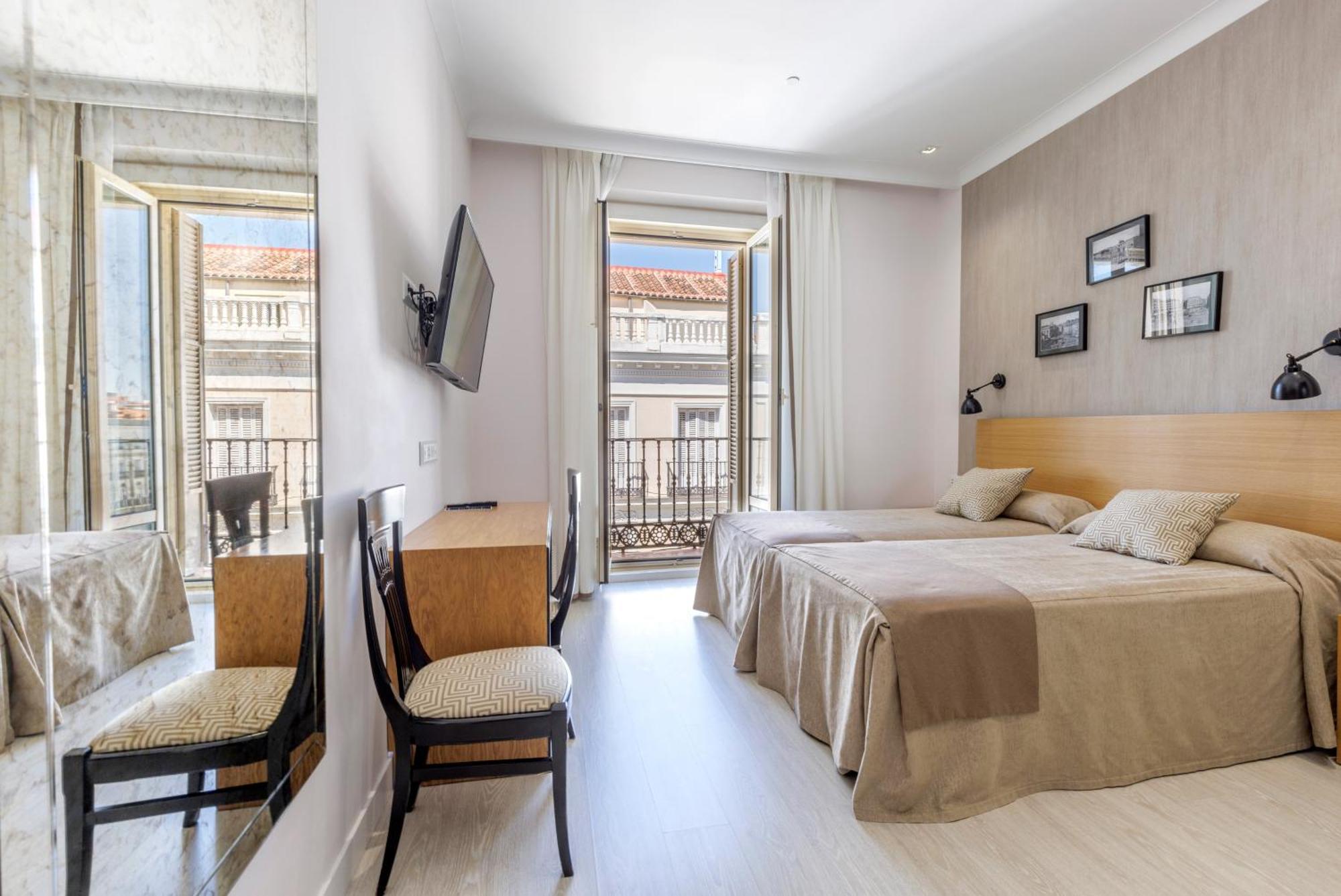 Two Connecting Double Rooms Puerta del Sol View