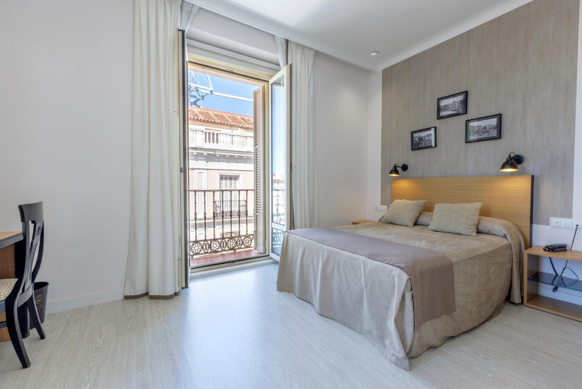 Two Connecting Double Rooms Puerta del Sol View