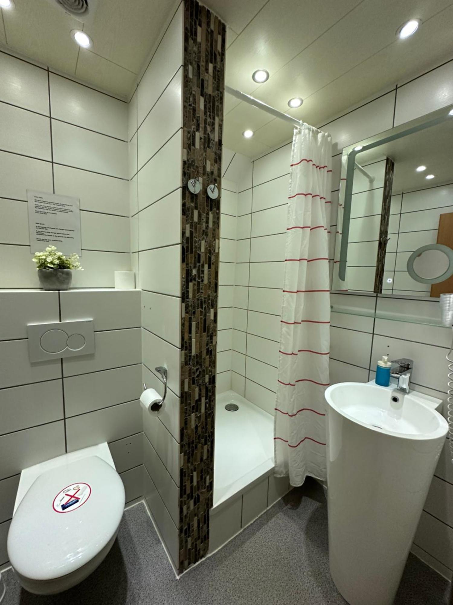 Double Room with Private Bathroom,1608028793:JPEG