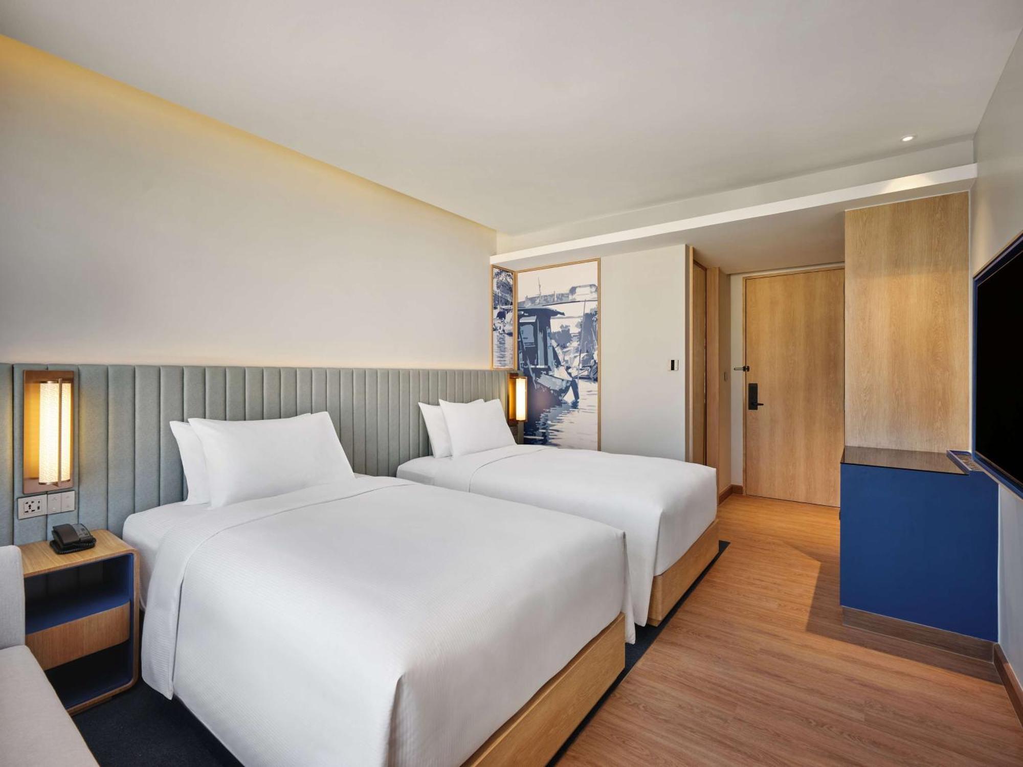 Deluxe Twin Room Partial River View