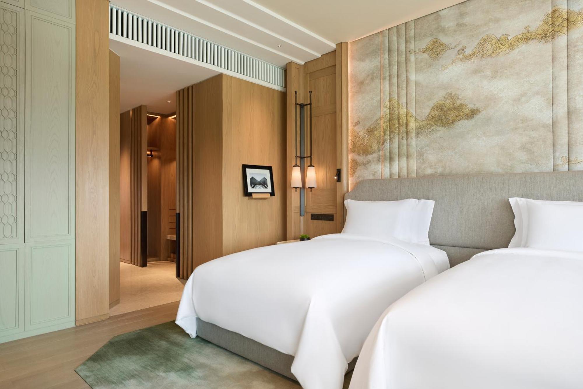Club Corner Room Twin Beds