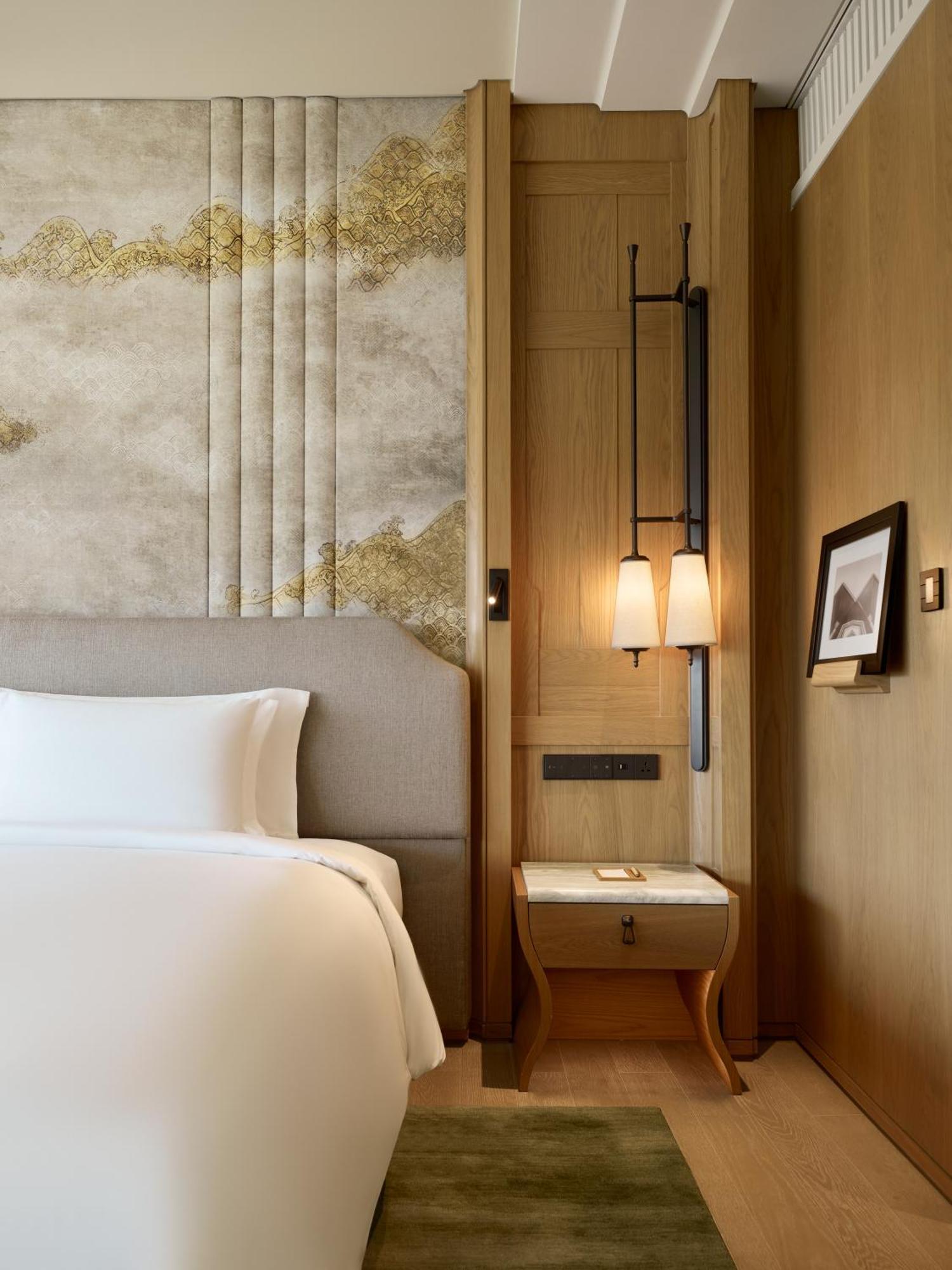 Club Corner Room Twin Beds