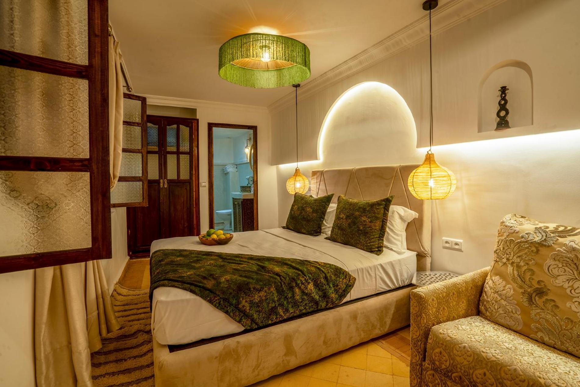 Kamer met Kingsize Bed en Uitzicht op de Bergen