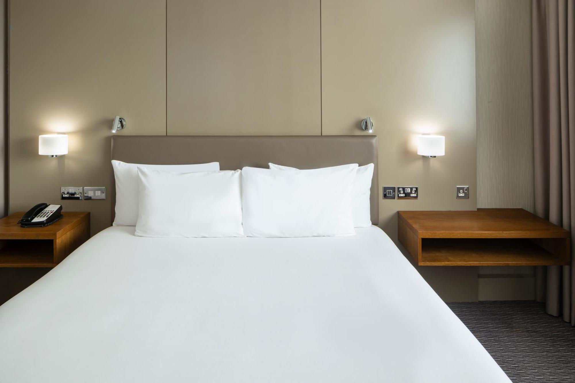 1 Super King Bed Premium Lounge Access