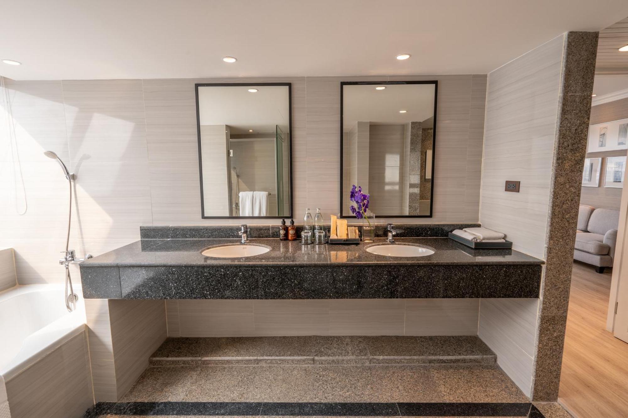 Suite City View