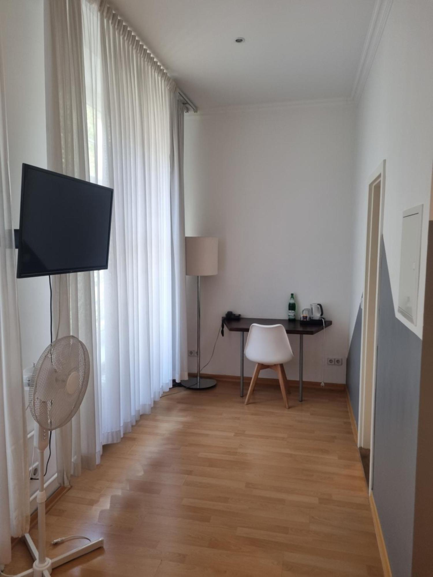 Single Room,1610219201:JPEG