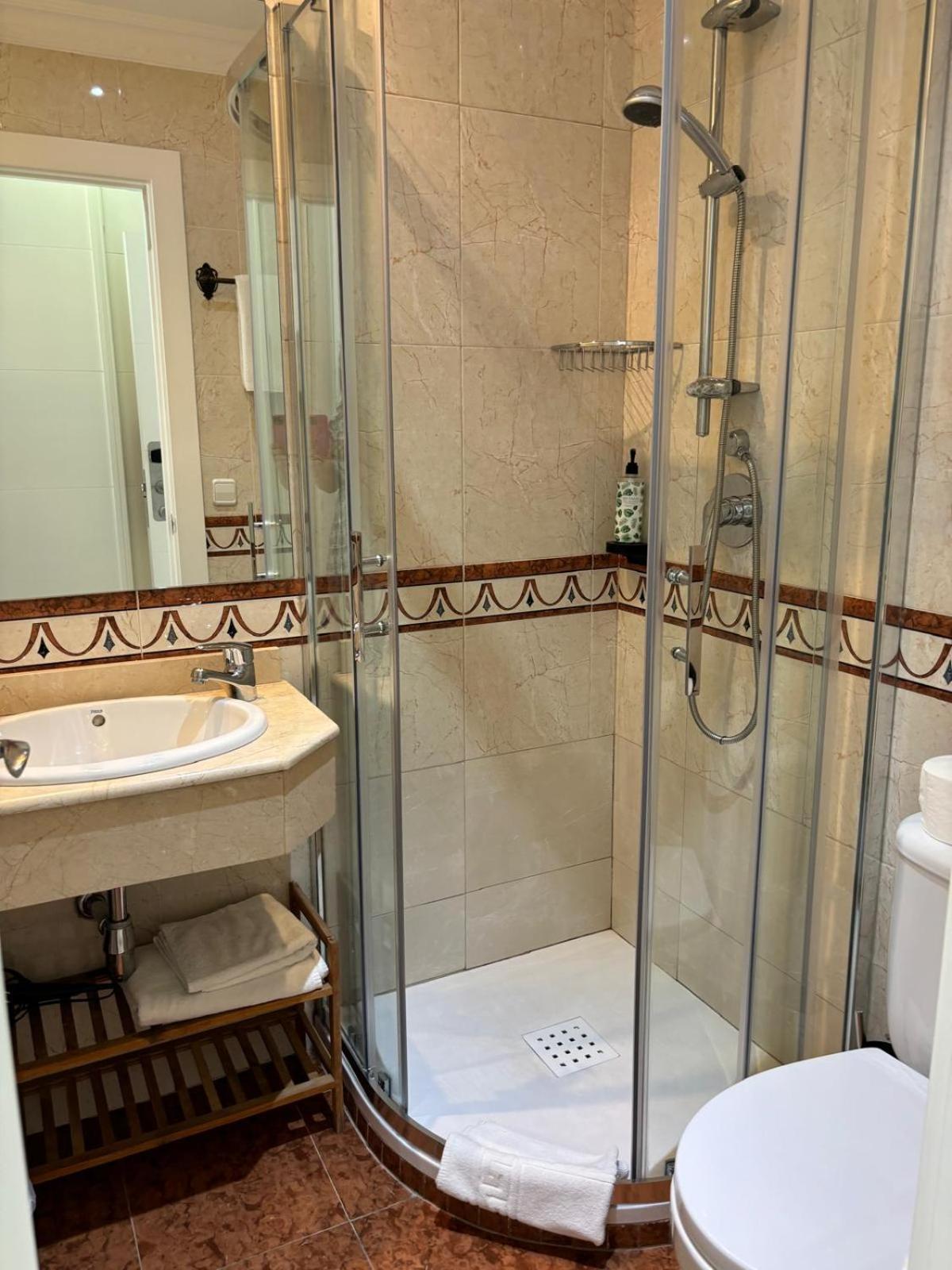 Double Room Private Bathroom