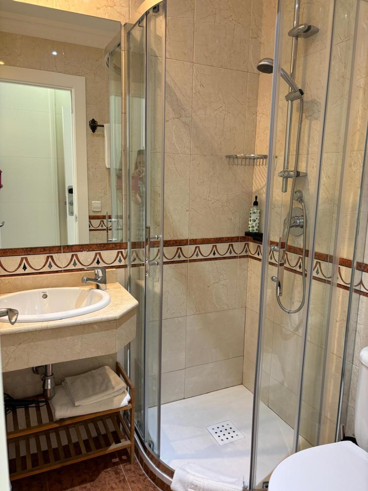 Double Room Private Bathroom