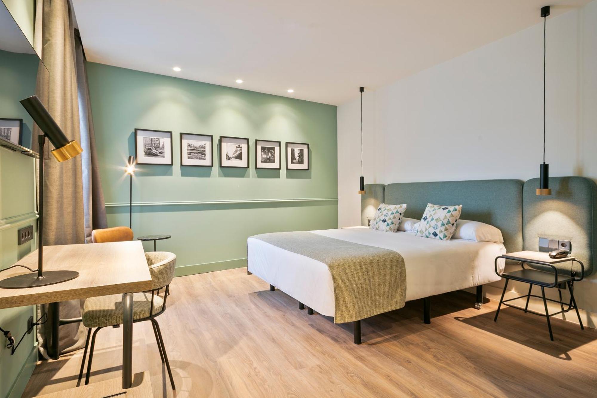 Kamer met Queensize Bed en Balkon