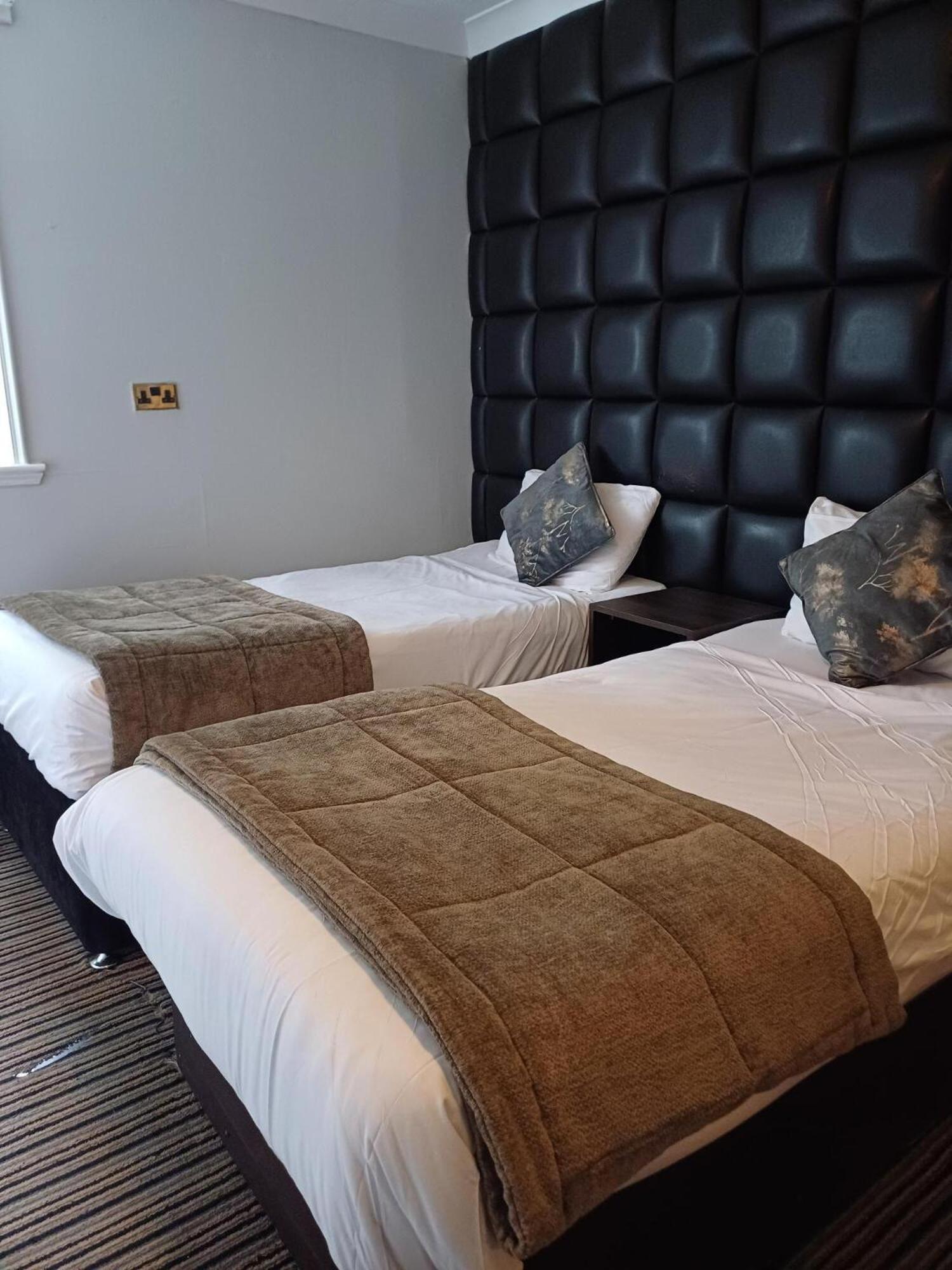 Twin Room Private Bathroom