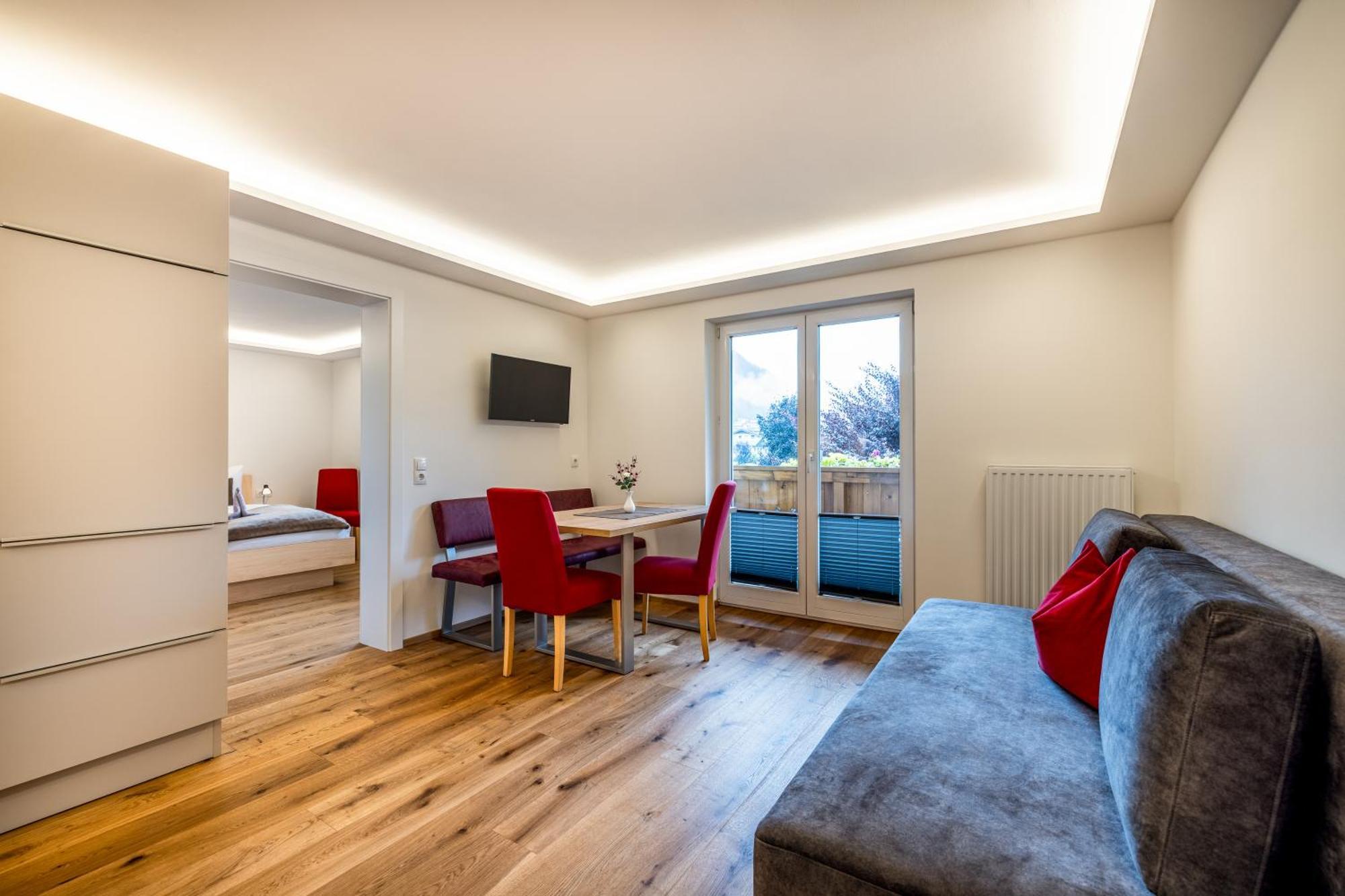 One-Bedroom Deluxe Apartment