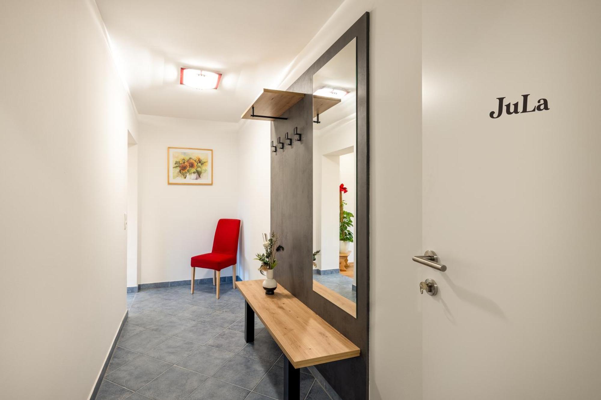 One-Bedroom Deluxe Apartment