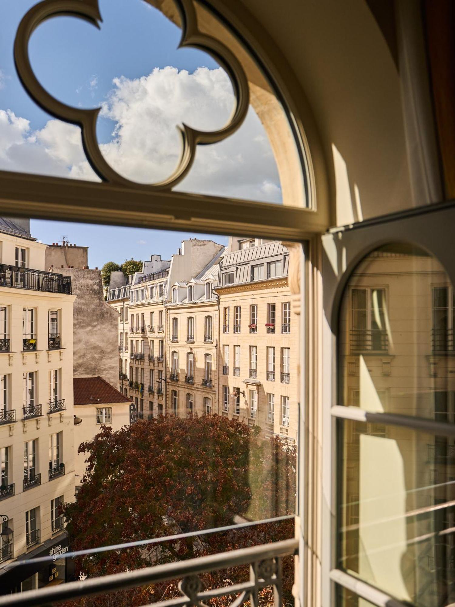 Double Room Superior French Window