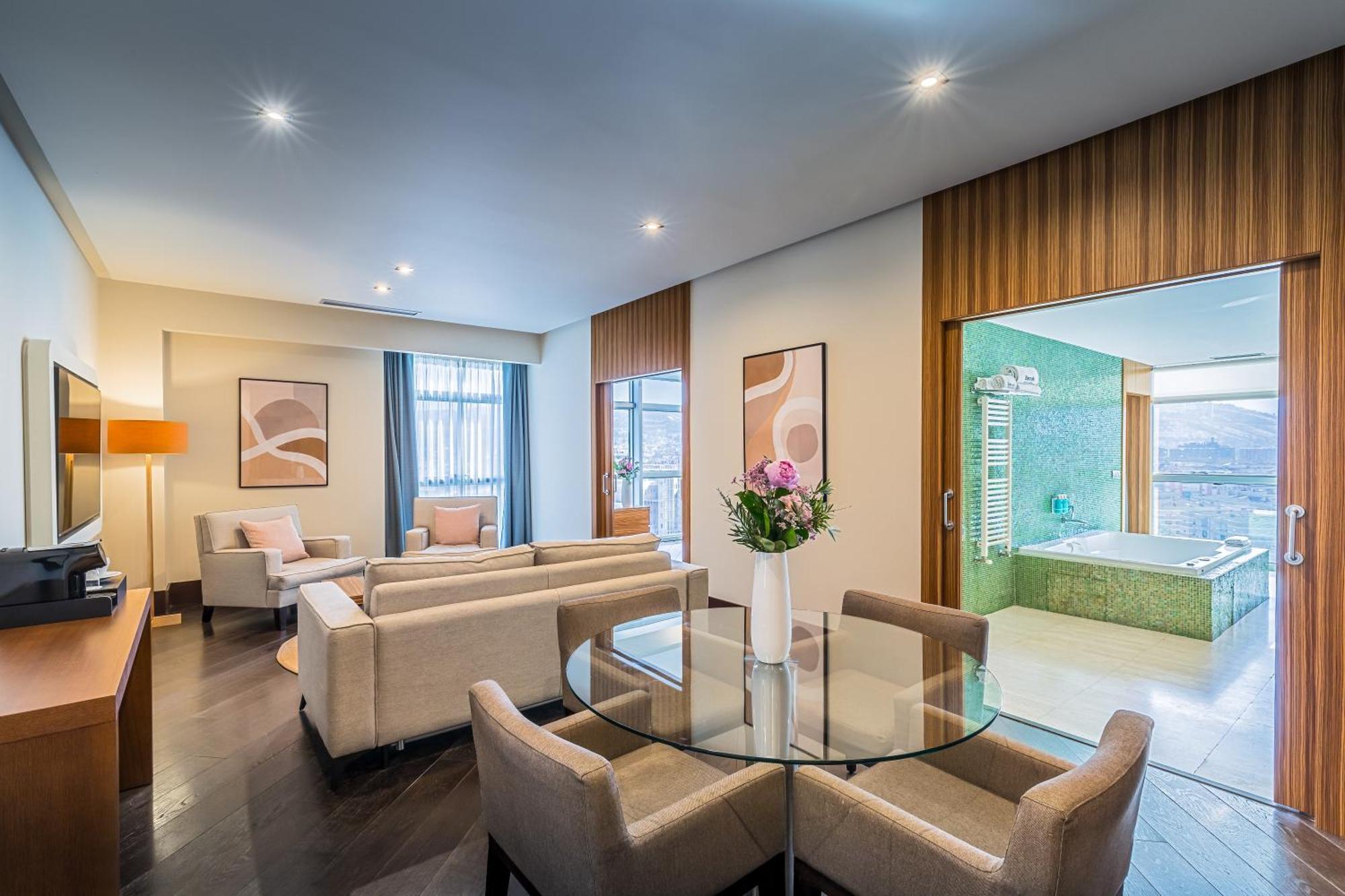 Suite City View