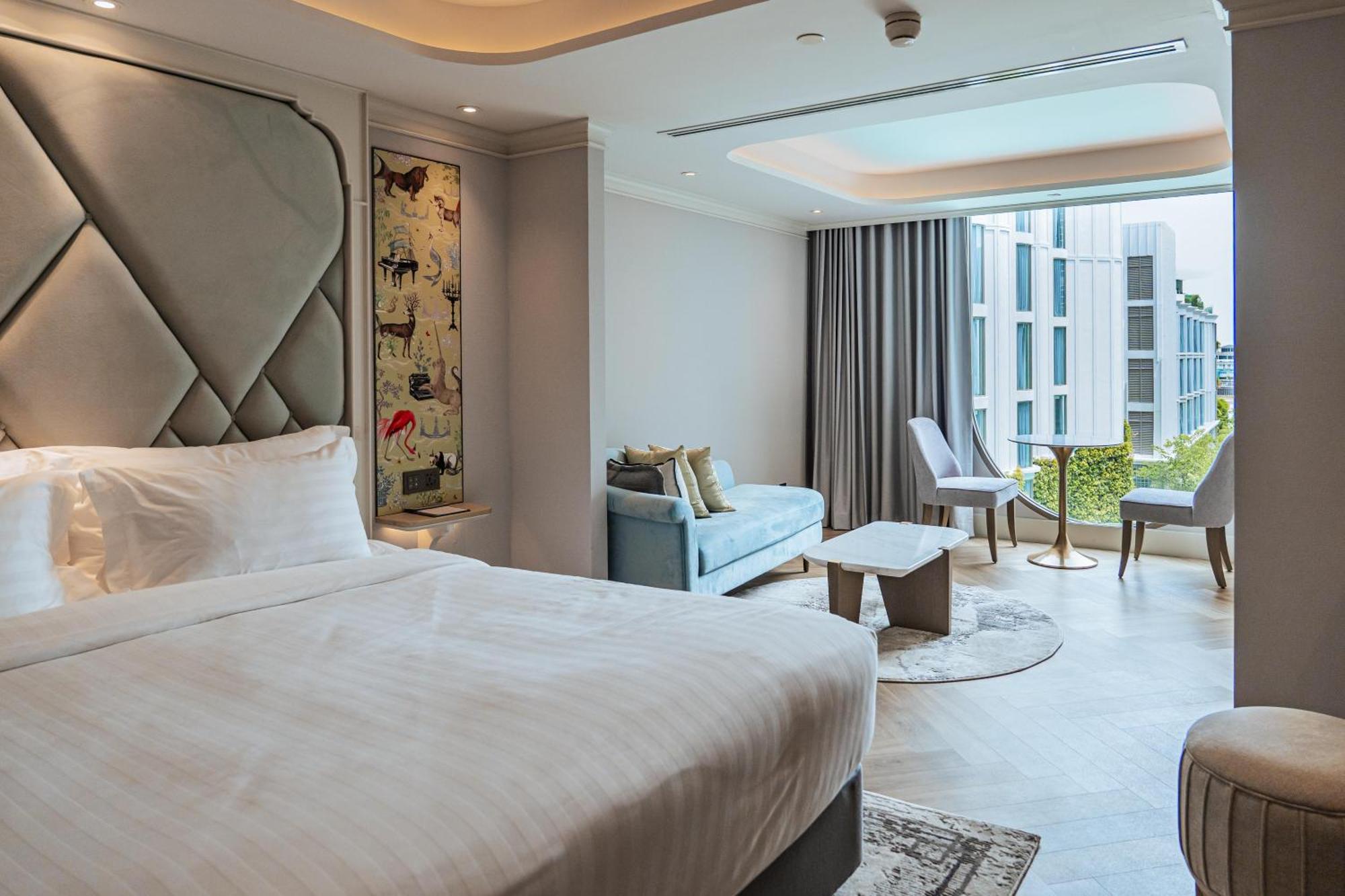Club One Bedroom River View