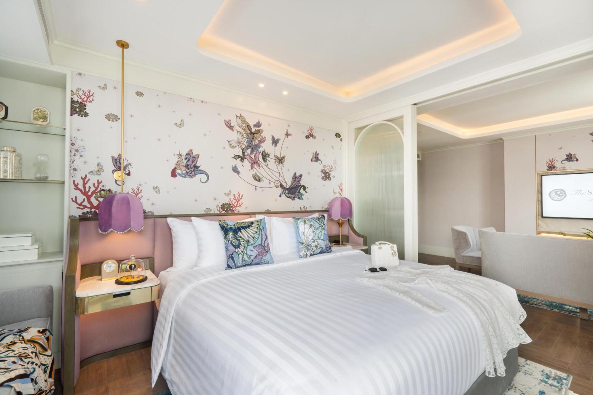 Riverfront Balcony Suite