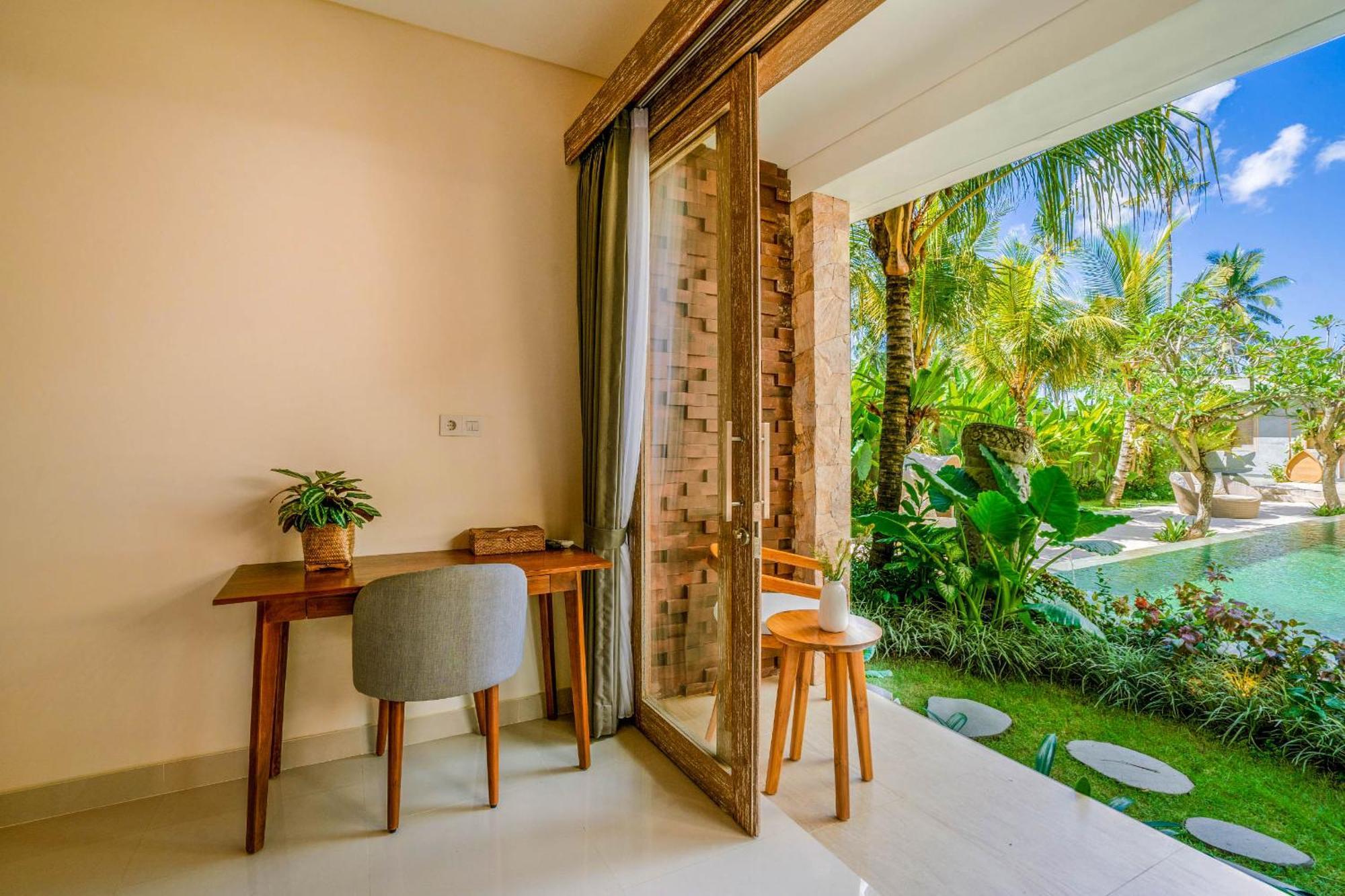 Suite Room Pool View