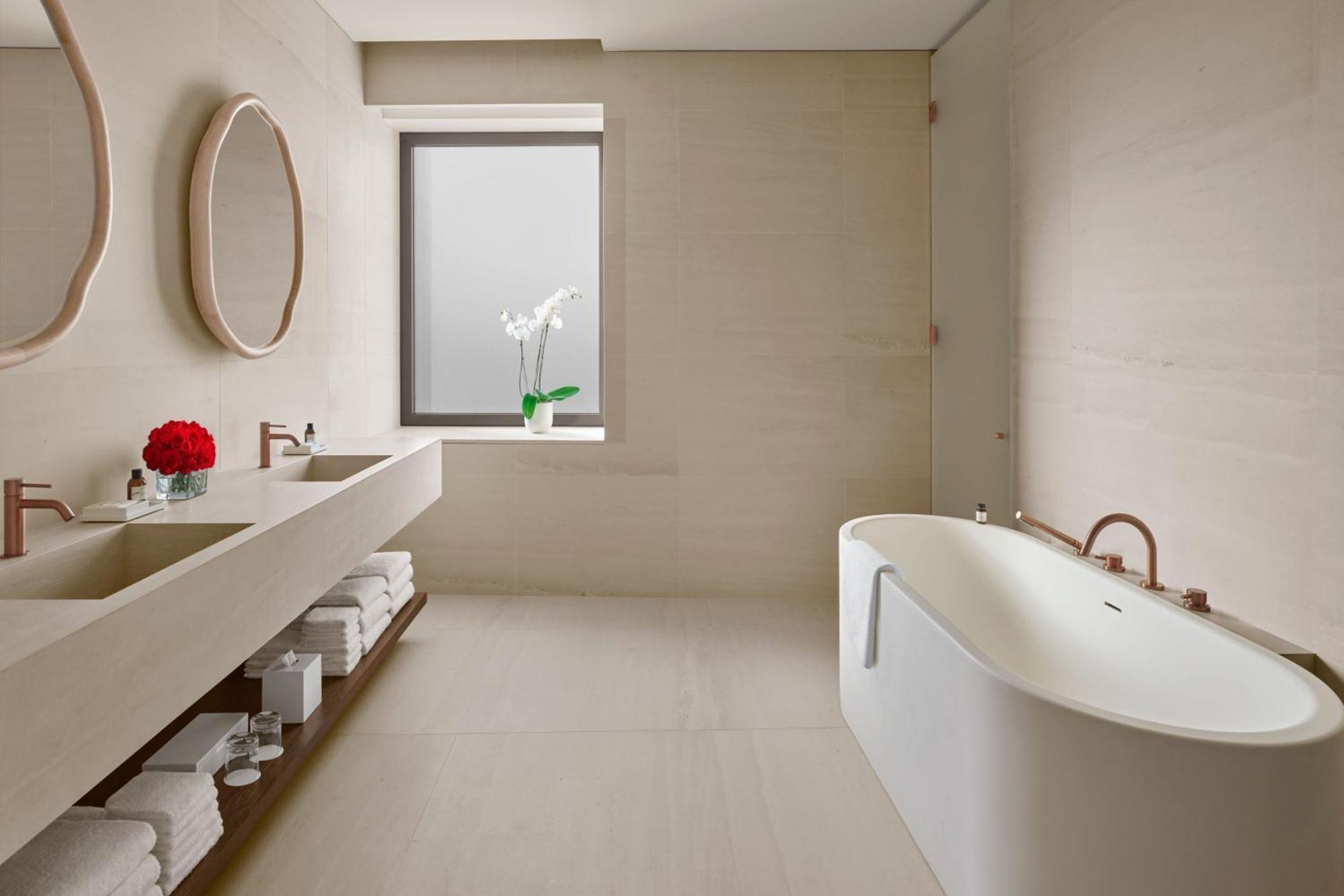 One-Bedroom Premier King Suite