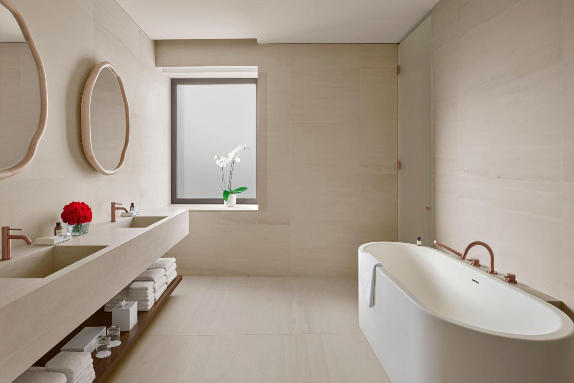 One-Bedroom Premier King Suite