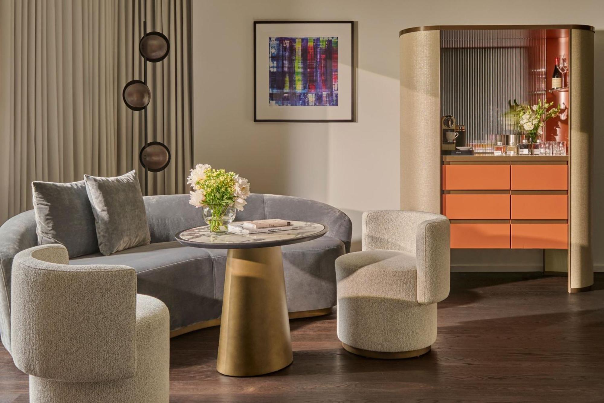 Executive Large King Room with Street View