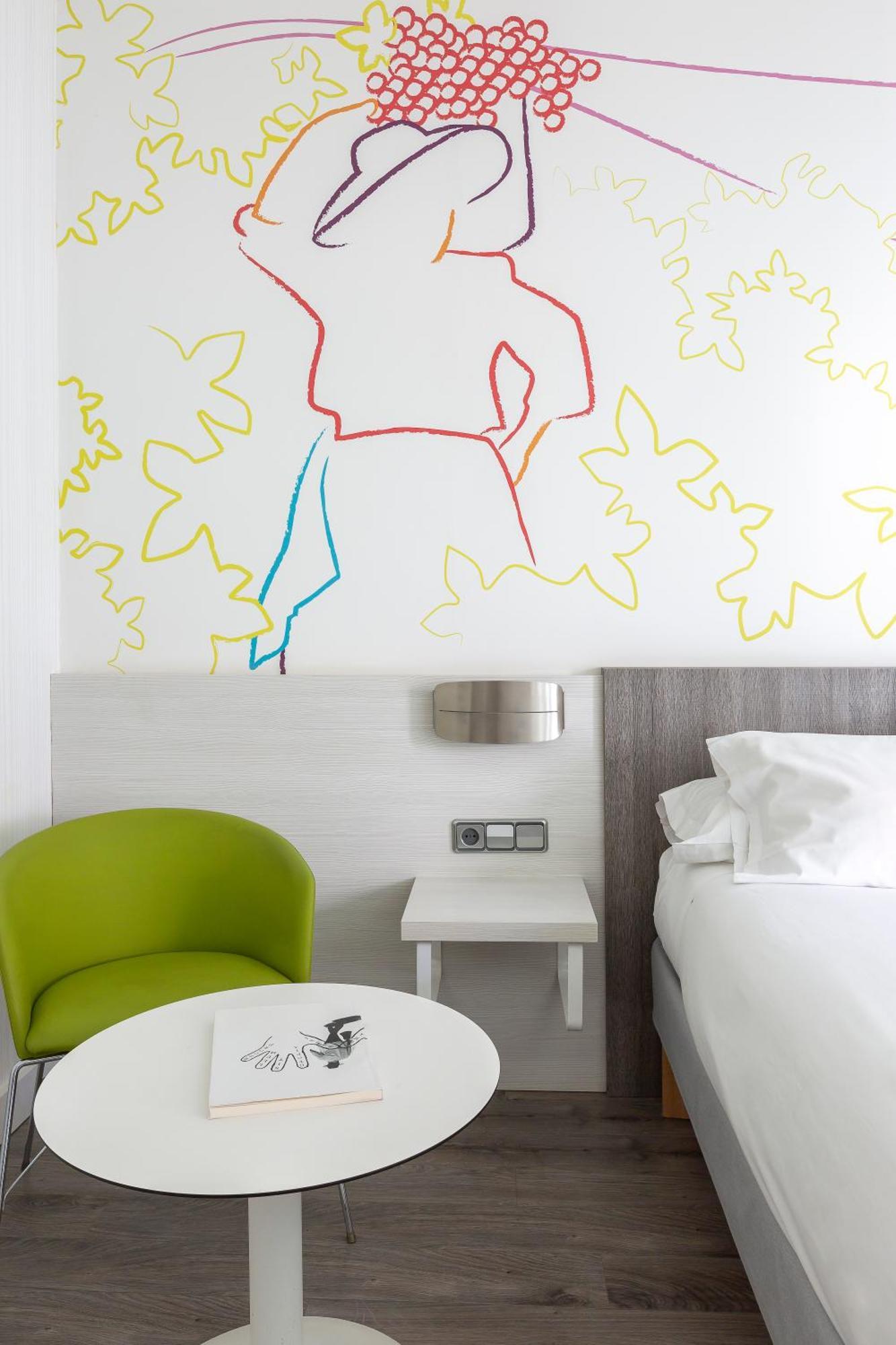 Standard Queen Room