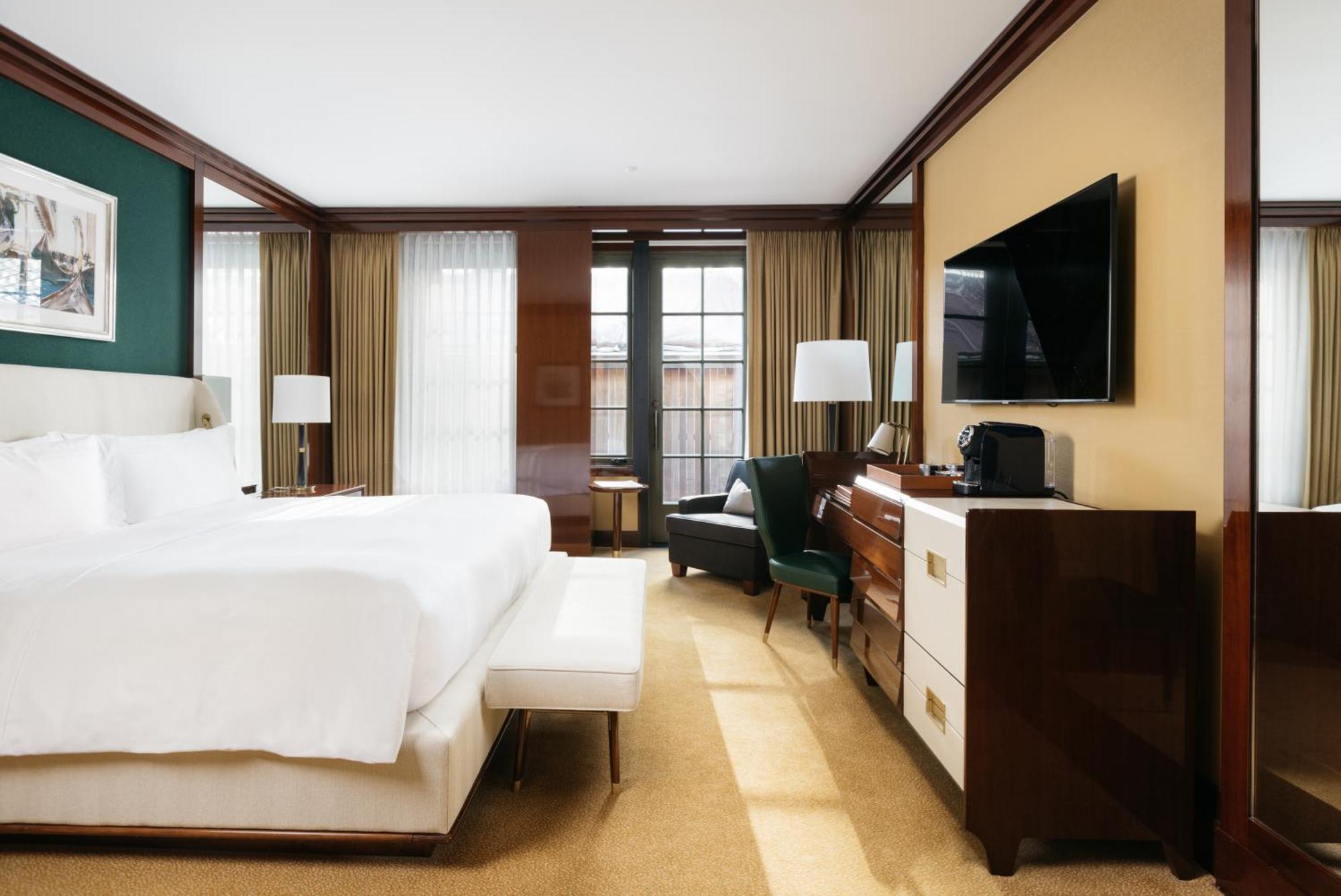 Deluxe Kamer met Kingsize Bed en Patio - Uitzicht op de Stad