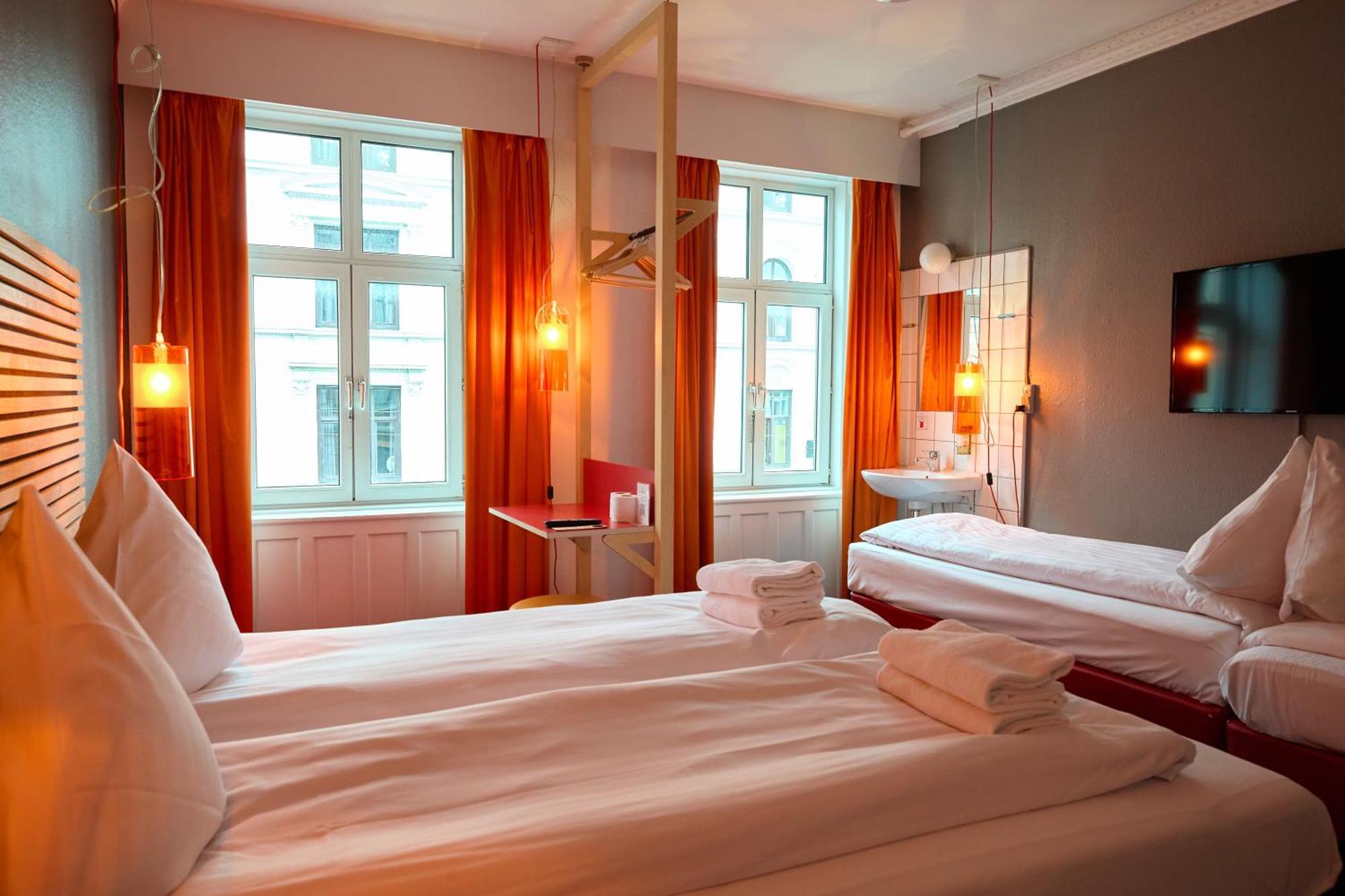 Vierpersoonskamer met Gedeelde Badkamer